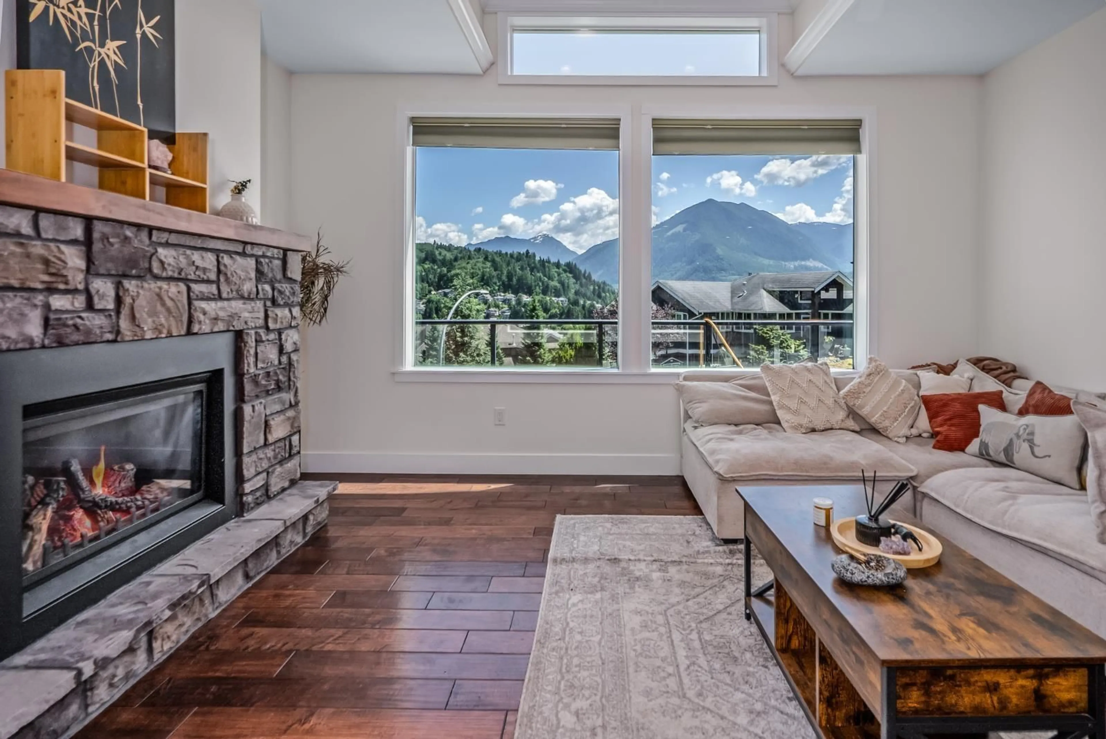 Living room with furniture, unknown for 45989 WEEDEN DRIVE, Chilliwack British Columbia V2R5X2
