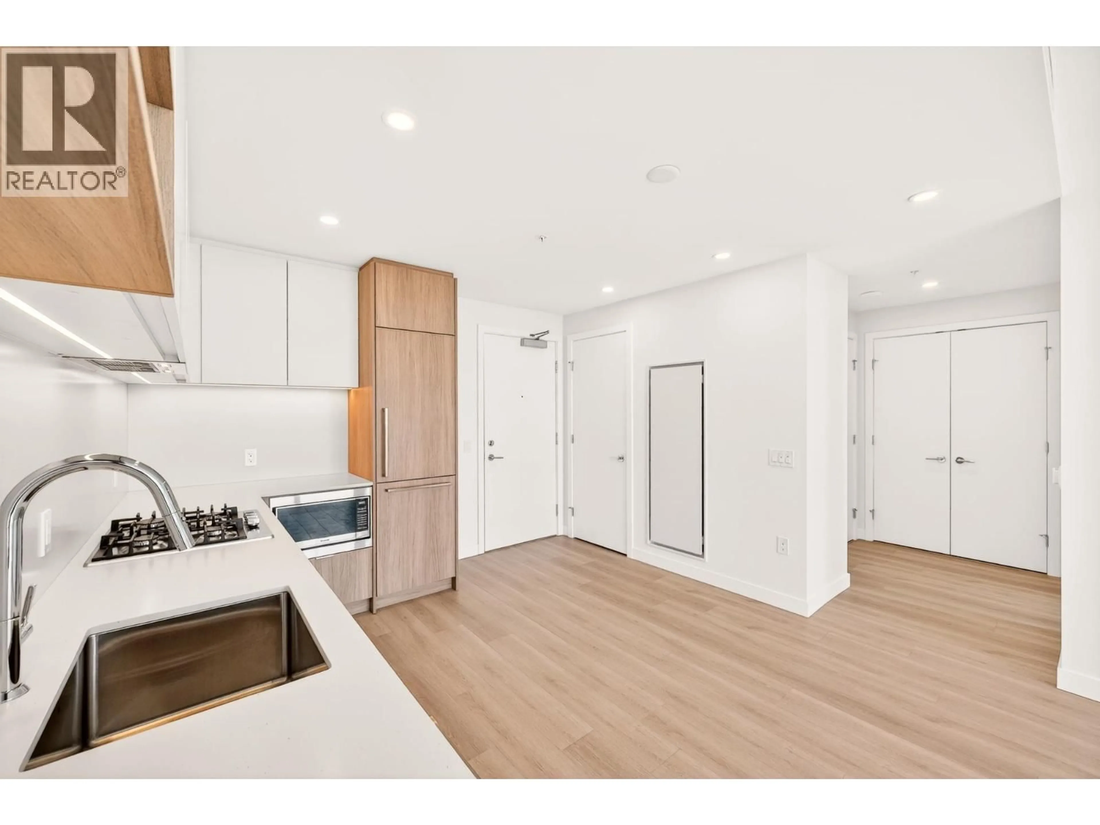 Open concept kitchen, wood/laminate floor for 1807 - 6087 WILSON AVENUE, Burnaby British Columbia V5H0M1