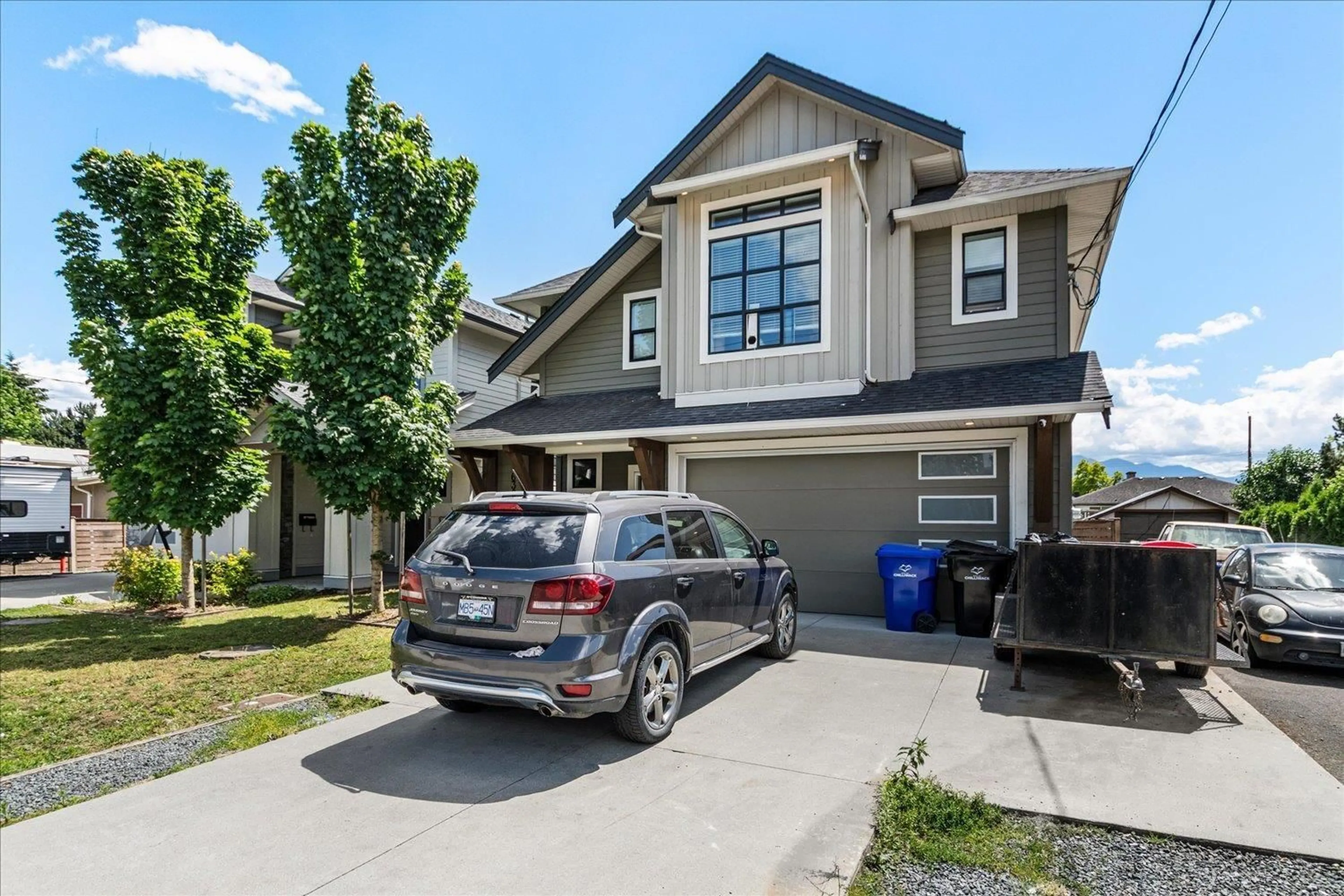 Home with vinyl exterior material, street for 46302 RIVERSIDE DRIVE, Chilliwack British Columbia V2P3L3