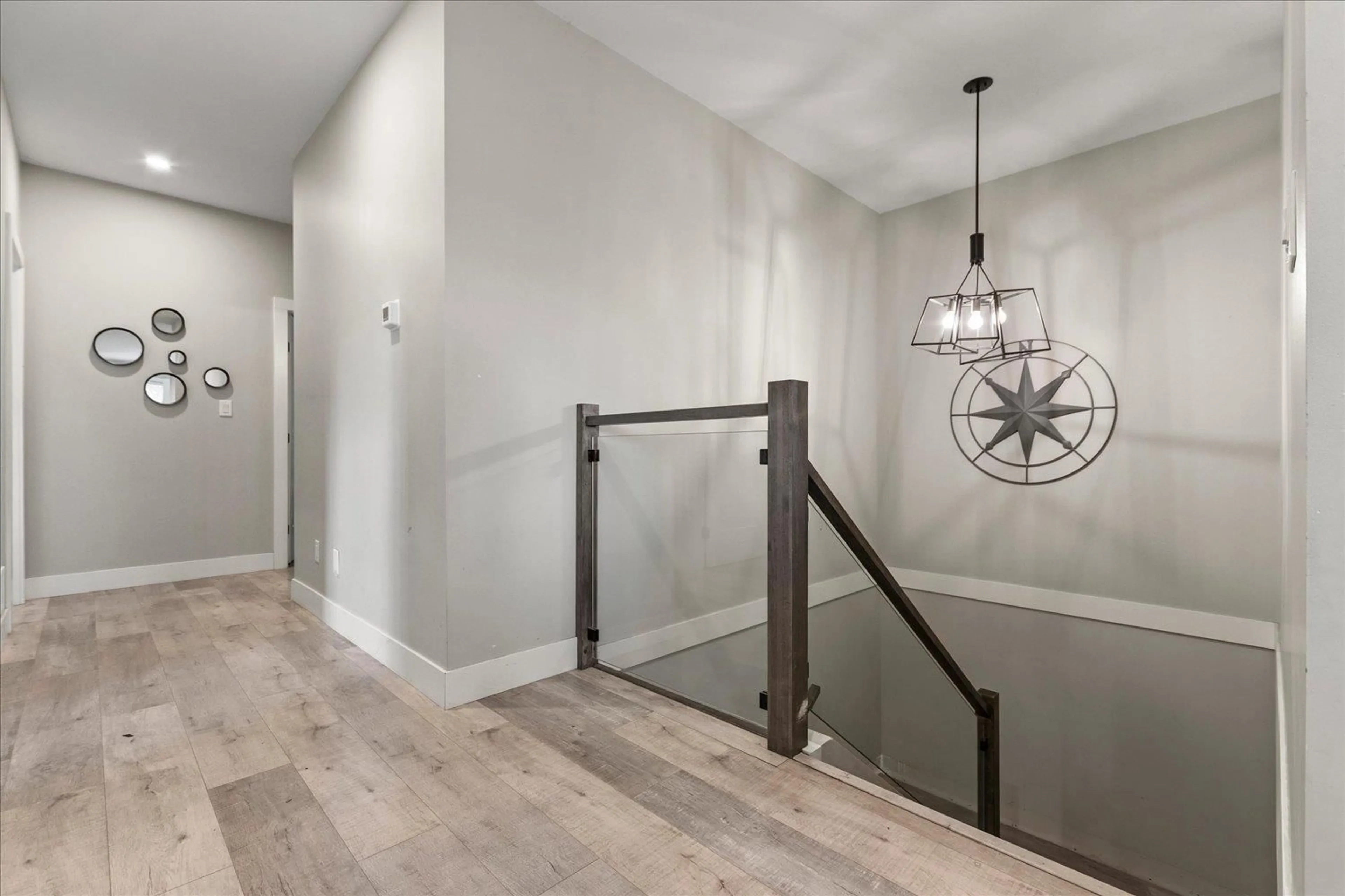 Indoor entryway for 46302 RIVERSIDE DRIVE, Chilliwack British Columbia V2P3L3