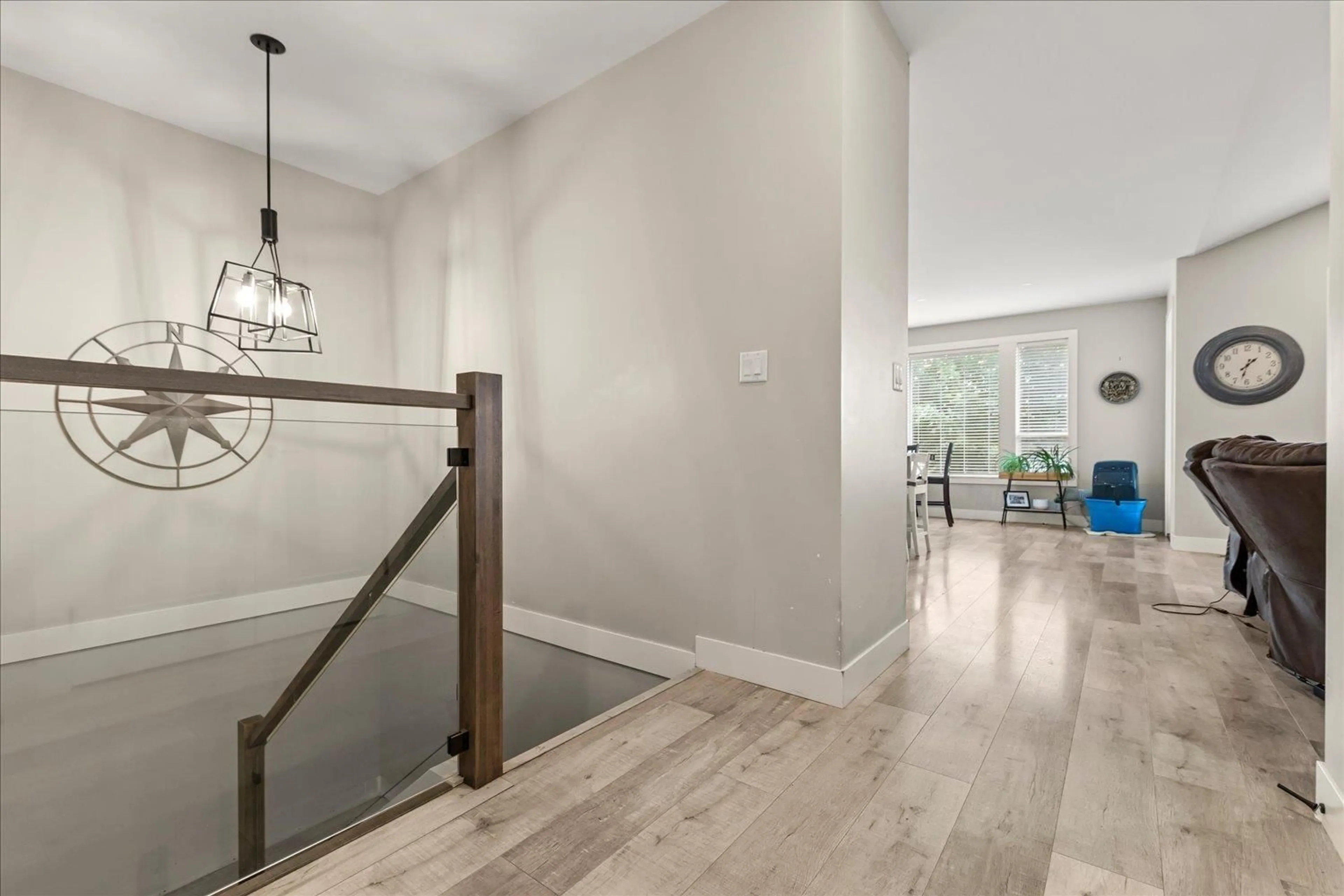 Indoor entryway for 46302 RIVERSIDE DRIVE, Chilliwack British Columbia V2P3L3