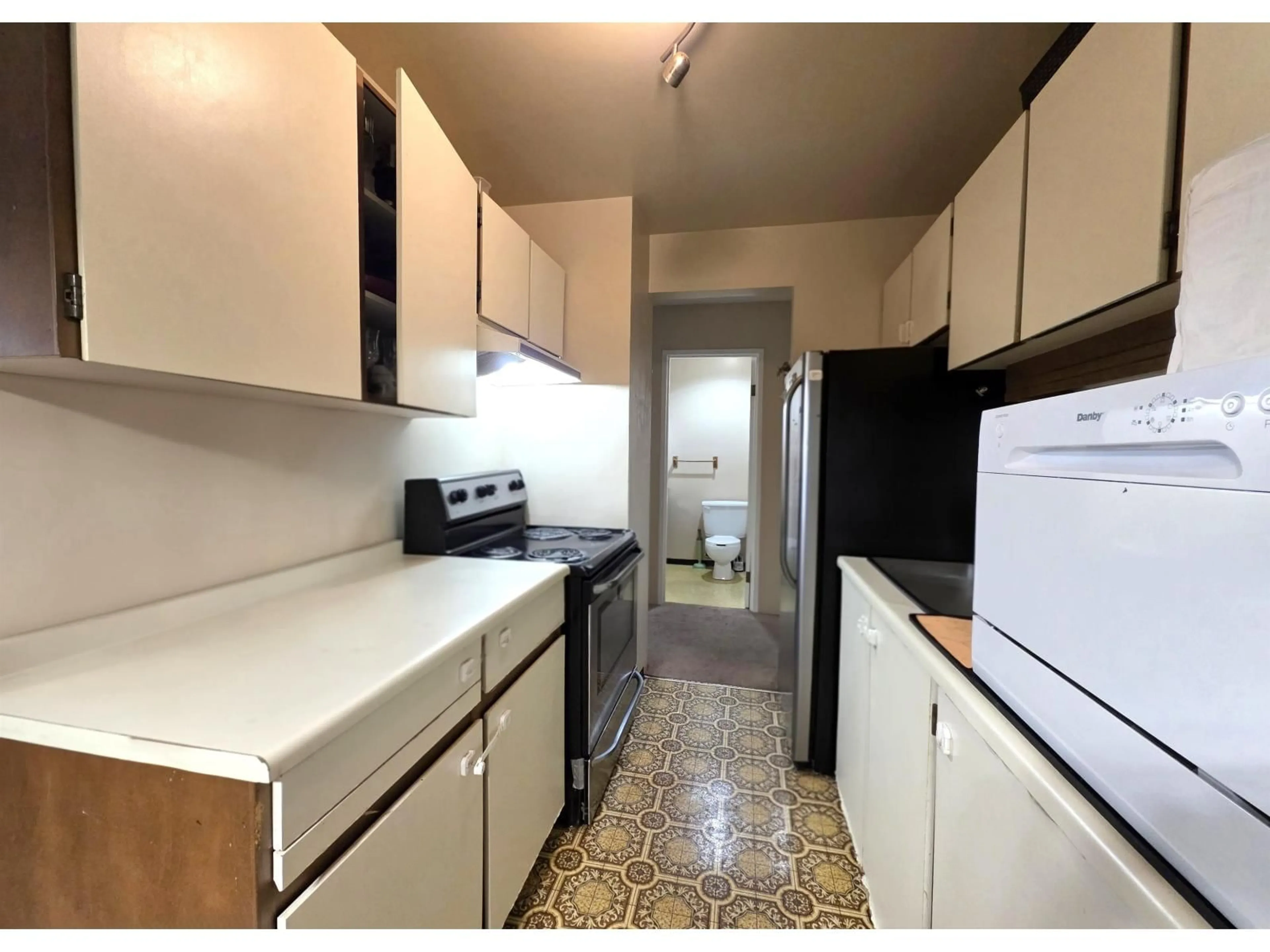 Standard kitchen, unknown for 312 - 14945 100 AVENUE, Surrey British Columbia V3R1J6