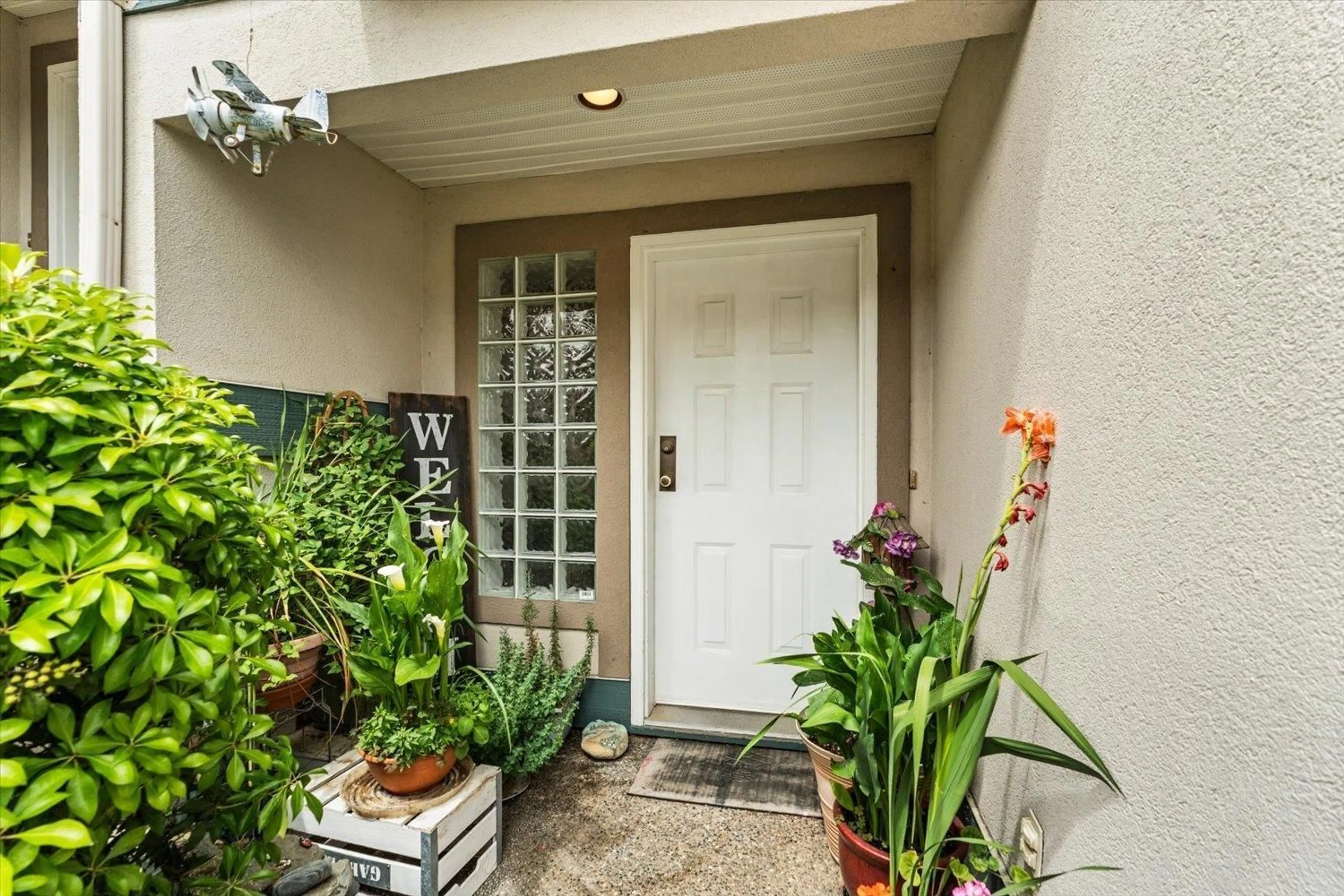 Indoor entryway for 15 - 8590 SUNRISE DRIVE, Chilliwack British Columbia V2R3Z4