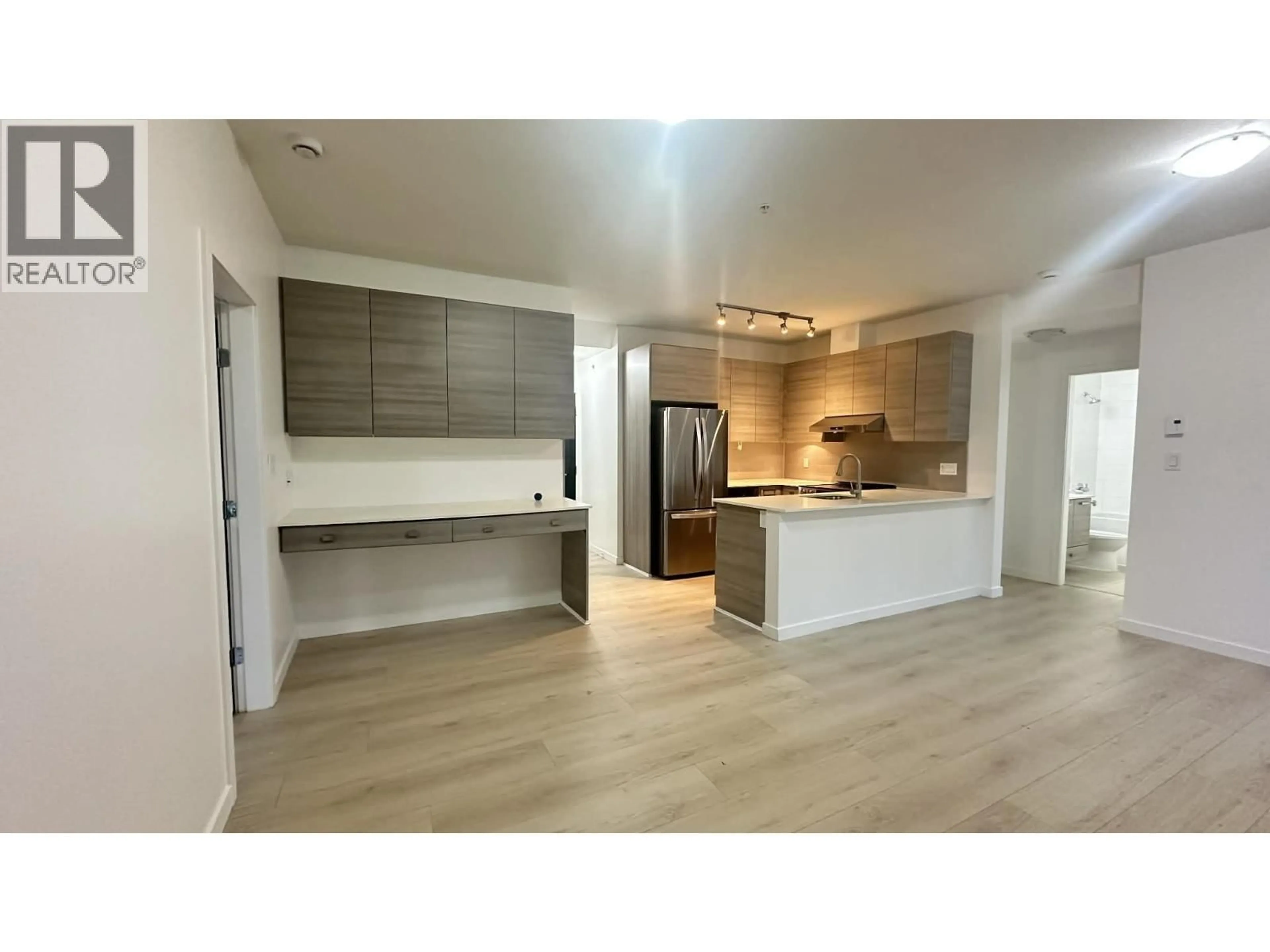 Open concept kitchen, wood/laminate floor for 32 - 6965 HASTINGS STREET, Burnaby British Columbia V5B1S9