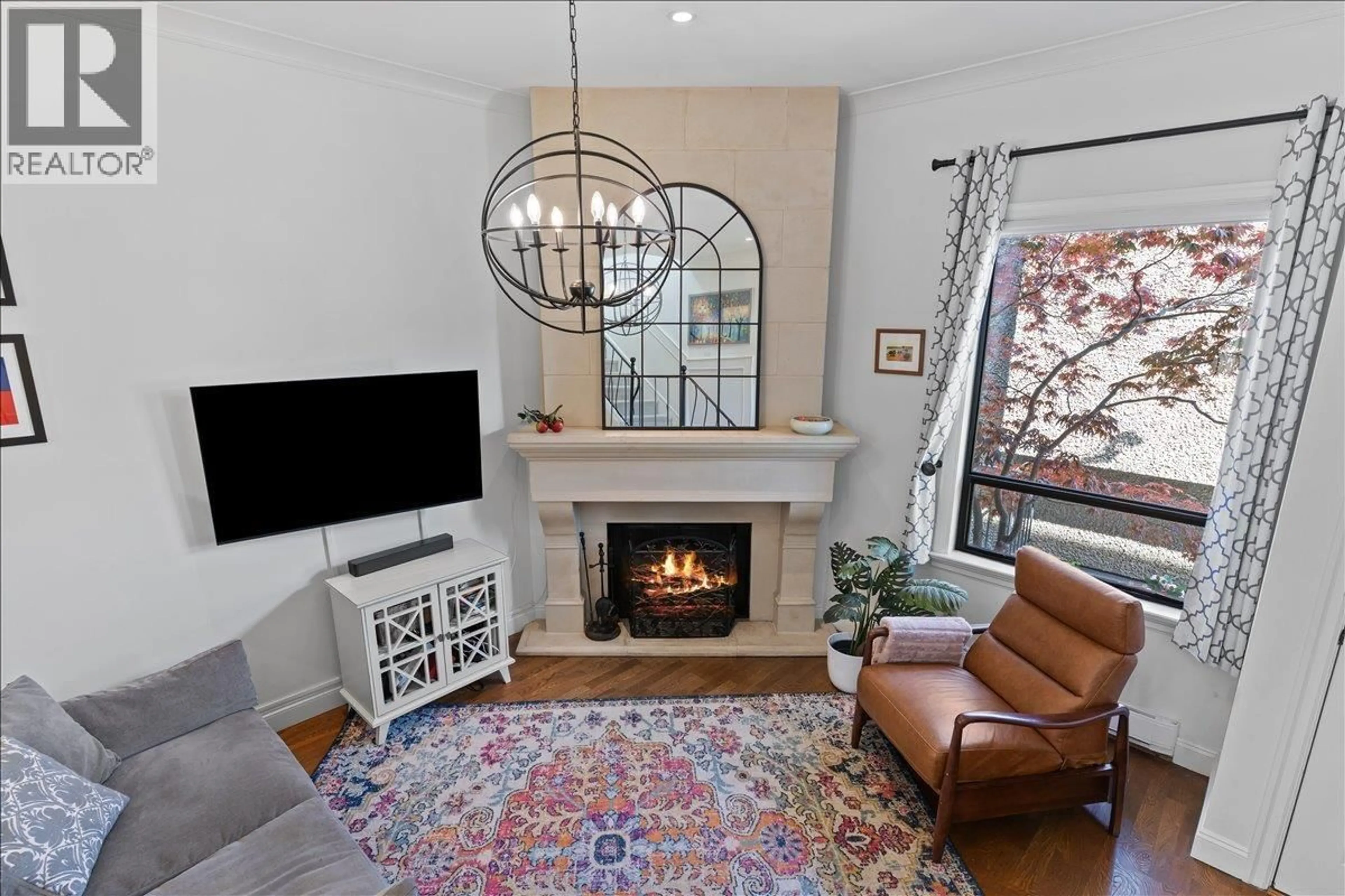 Living room with furniture, ceramic/tile floor for 8 - 1266 6TH AVENUE, Vancouver British Columbia V6H1A5