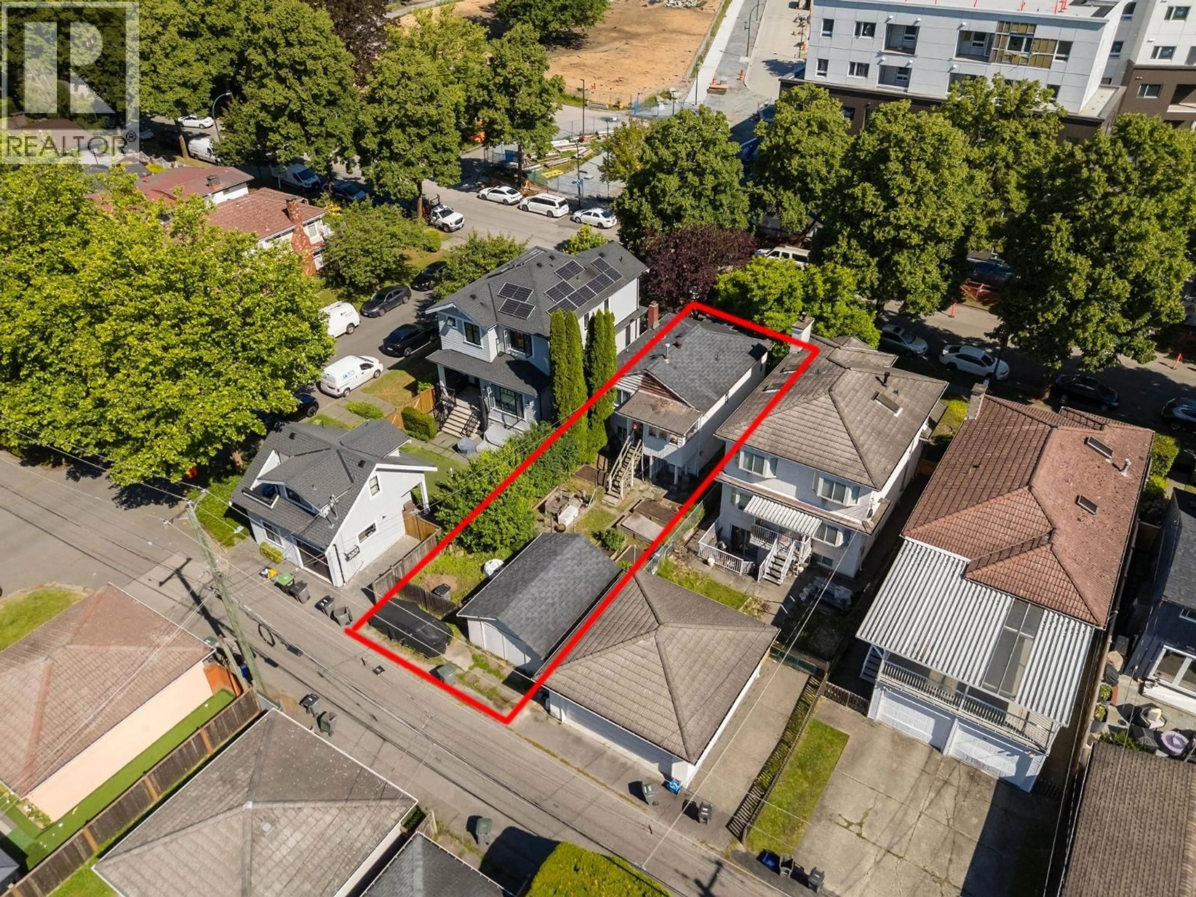 A pic from outside/outdoor area/front of a property/back of a property/a pic from drone, street for 116 37TH AVENUE, Vancouver British Columbia V5W1E4