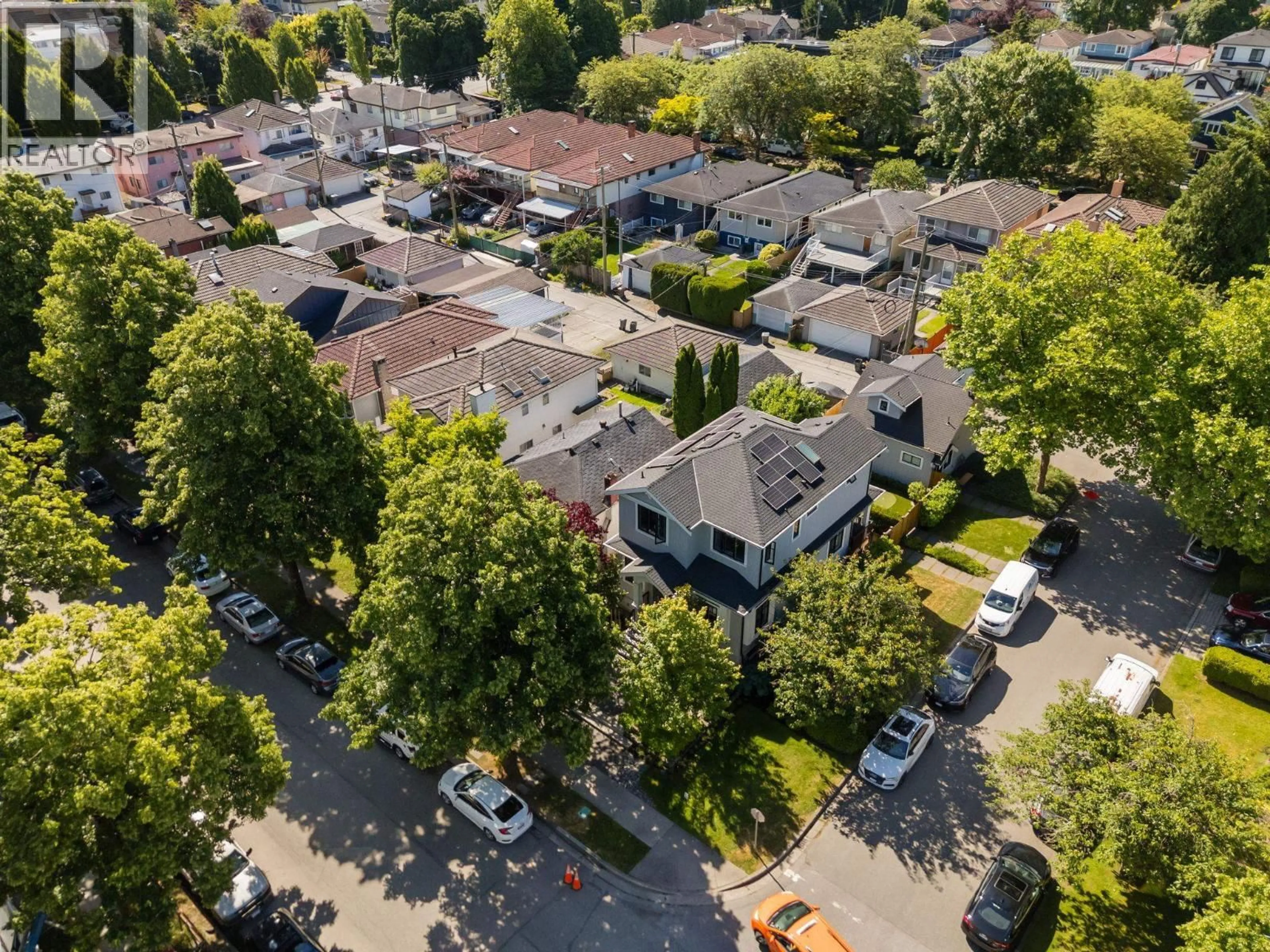A pic from outside/outdoor area/front of a property/back of a property/a pic from drone, street for 116 37TH AVENUE, Vancouver British Columbia V5W1E4