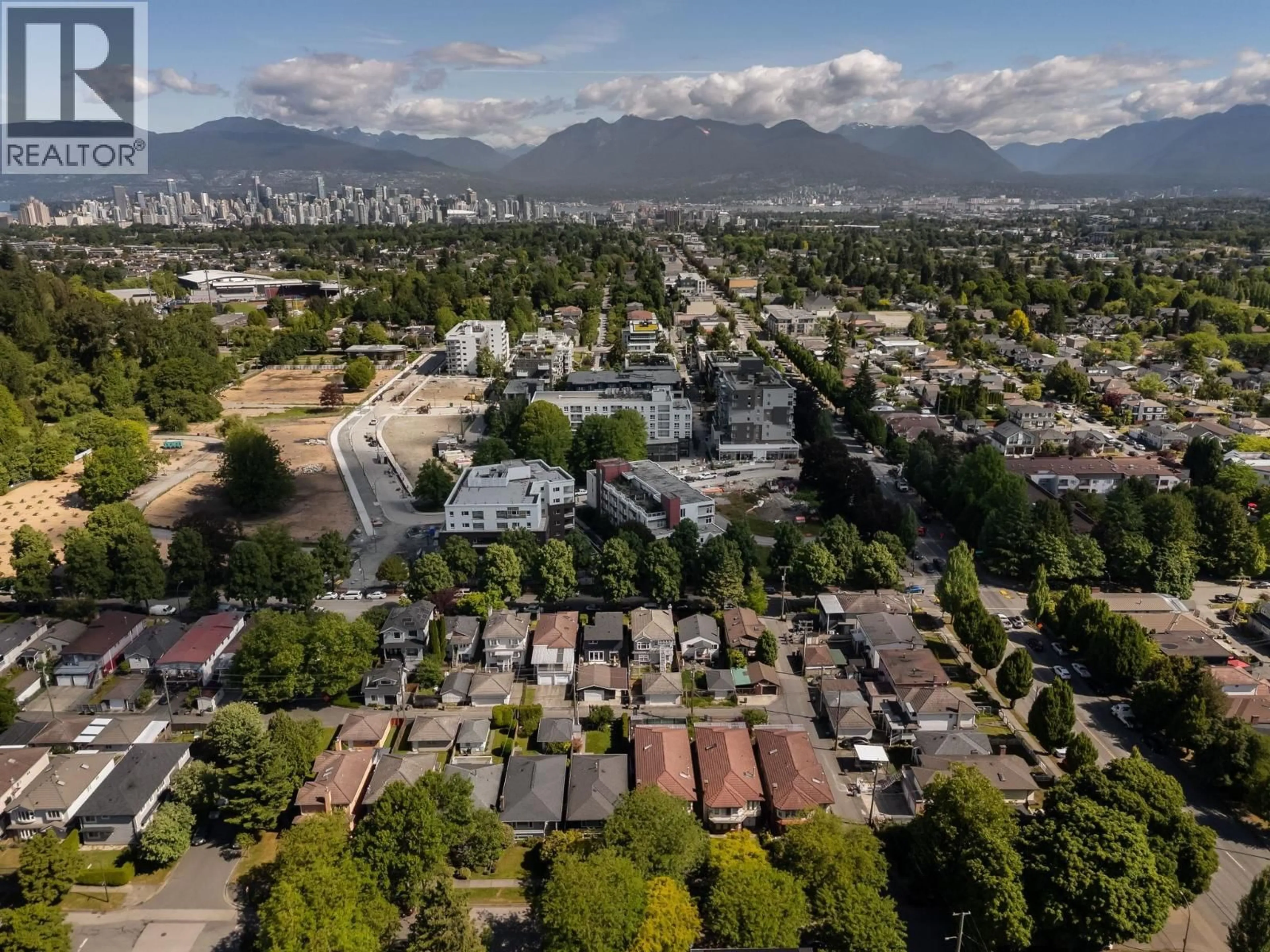 A pic from outside/outdoor area/front of a property/back of a property/a pic from drone, mountain view for 116 37TH AVENUE, Vancouver British Columbia V5W1E4