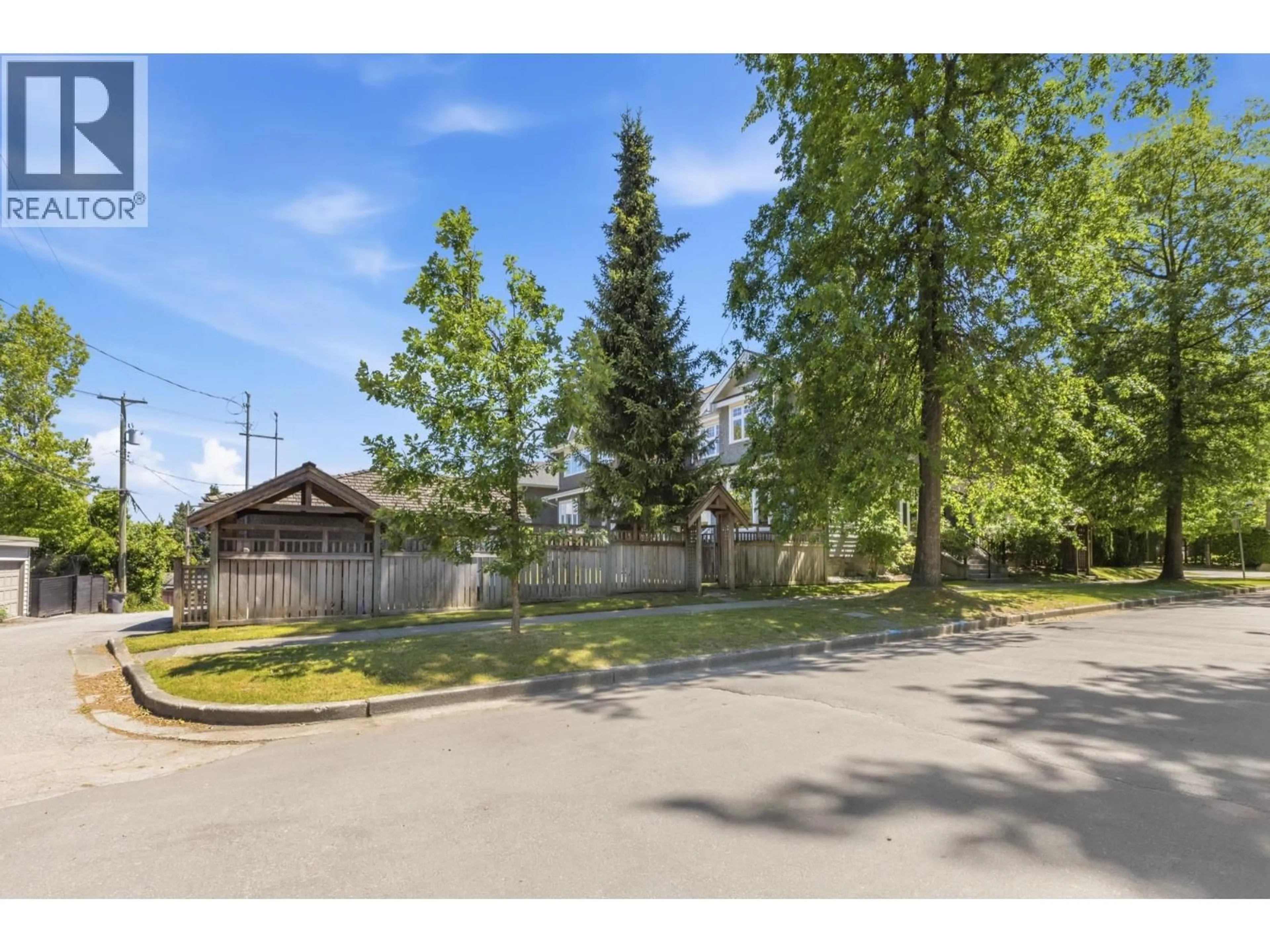 A pic from outside/outdoor area/front of a property/back of a property/a pic from drone, street for 4188 BALACLAVA STREET, Vancouver British Columbia V6L2T1