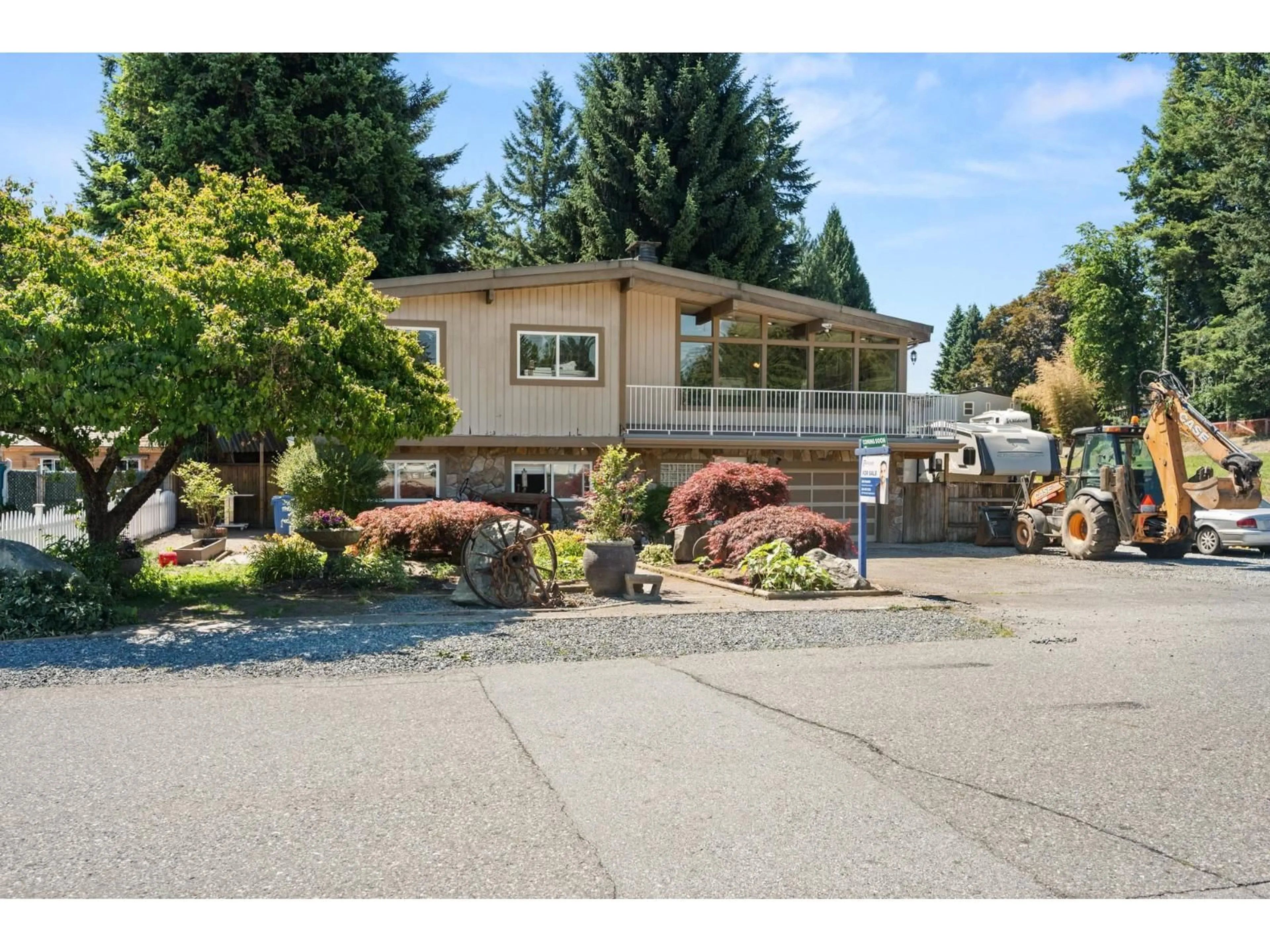 Home with vinyl exterior material, street for 33222 HAWTHORNE AVENUE, Abbotsford British Columbia V2S1B3