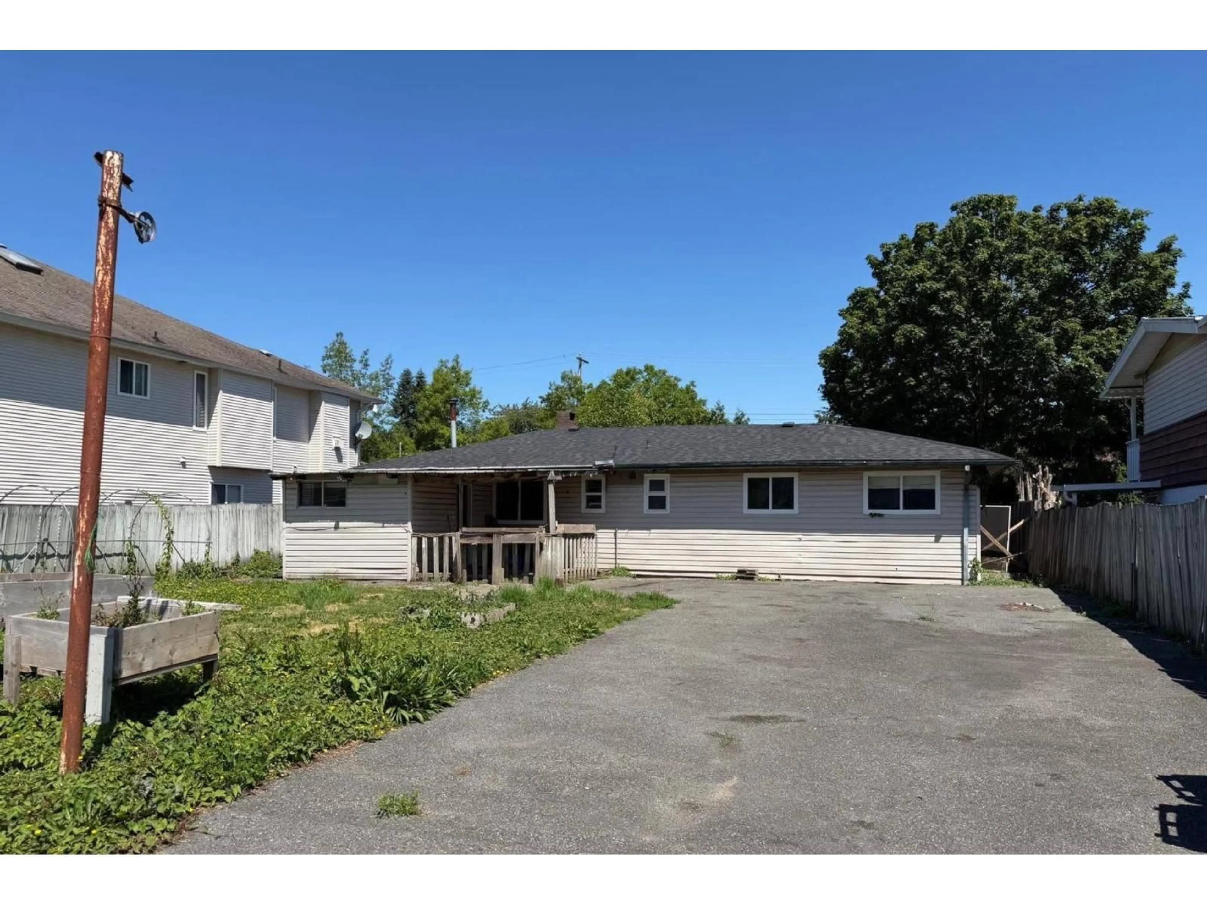 Unknown for 14086 72 AVENUE, Surrey British Columbia V3W2P8
