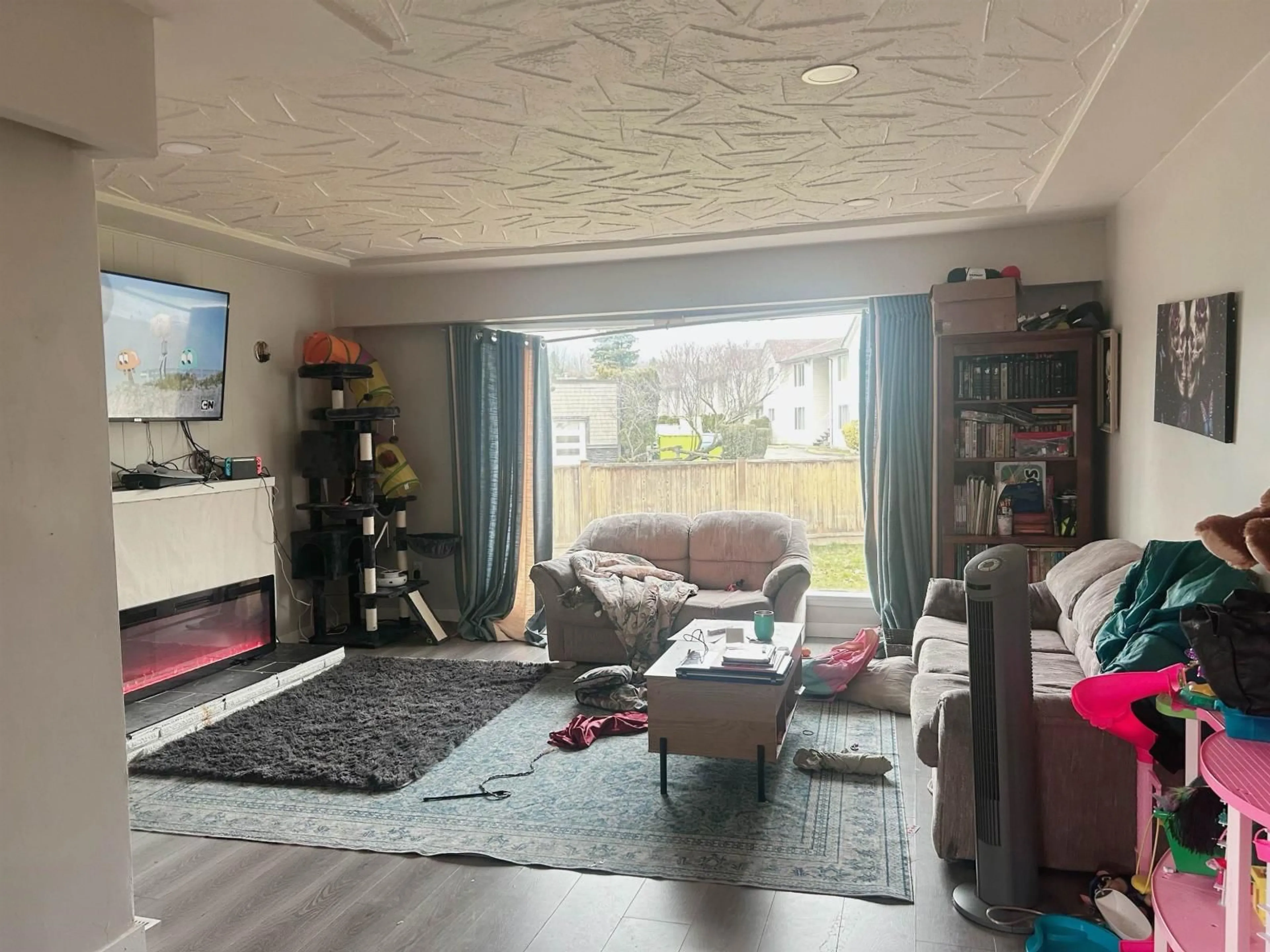 Living room with furniture, wood/laminate floor for 9734 WINDSOR STREET, Chilliwack British Columbia V2P6C2