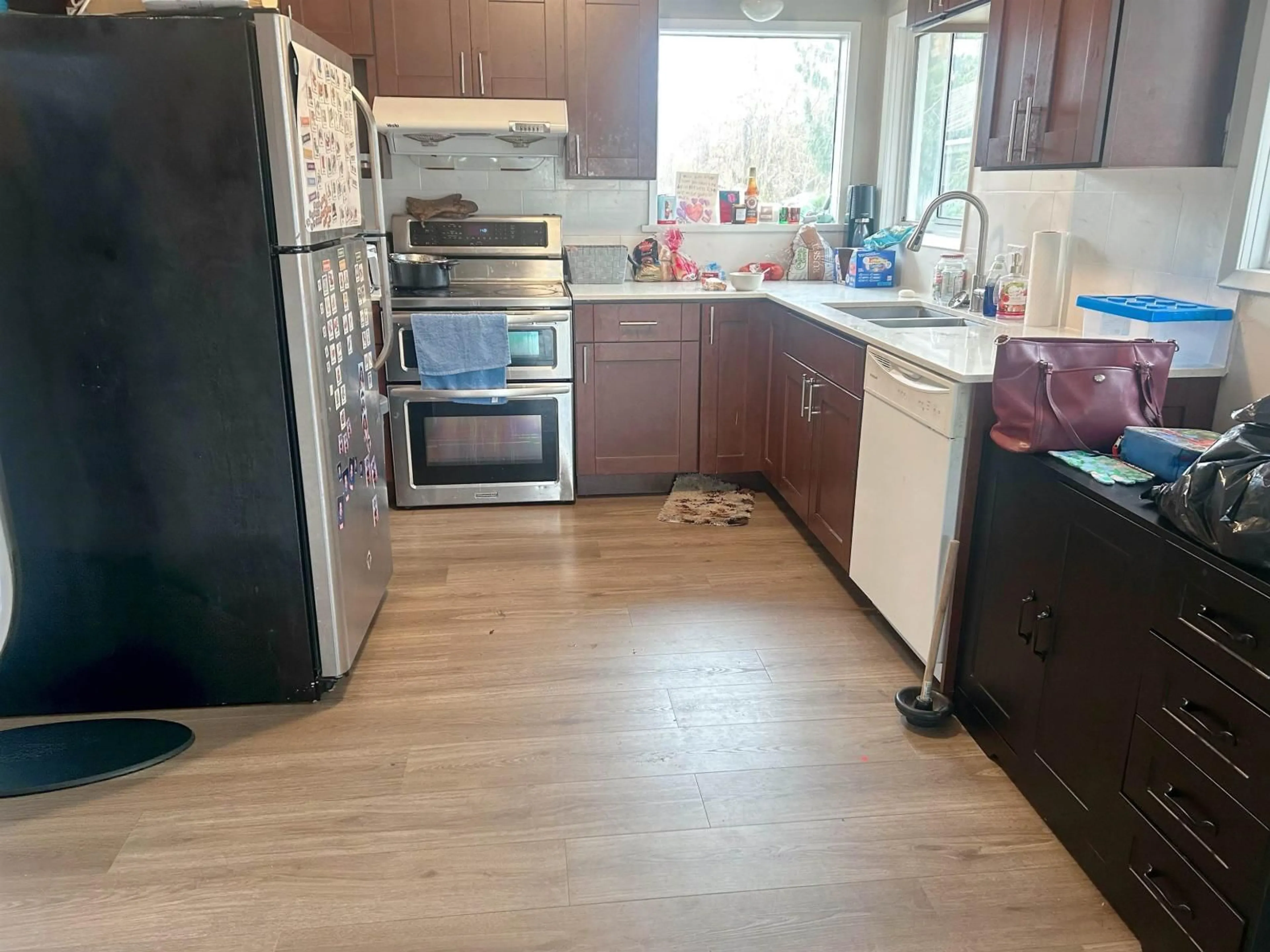 Standard kitchen, unknown for 9734 WINDSOR STREET, Chilliwack British Columbia V2P6C2