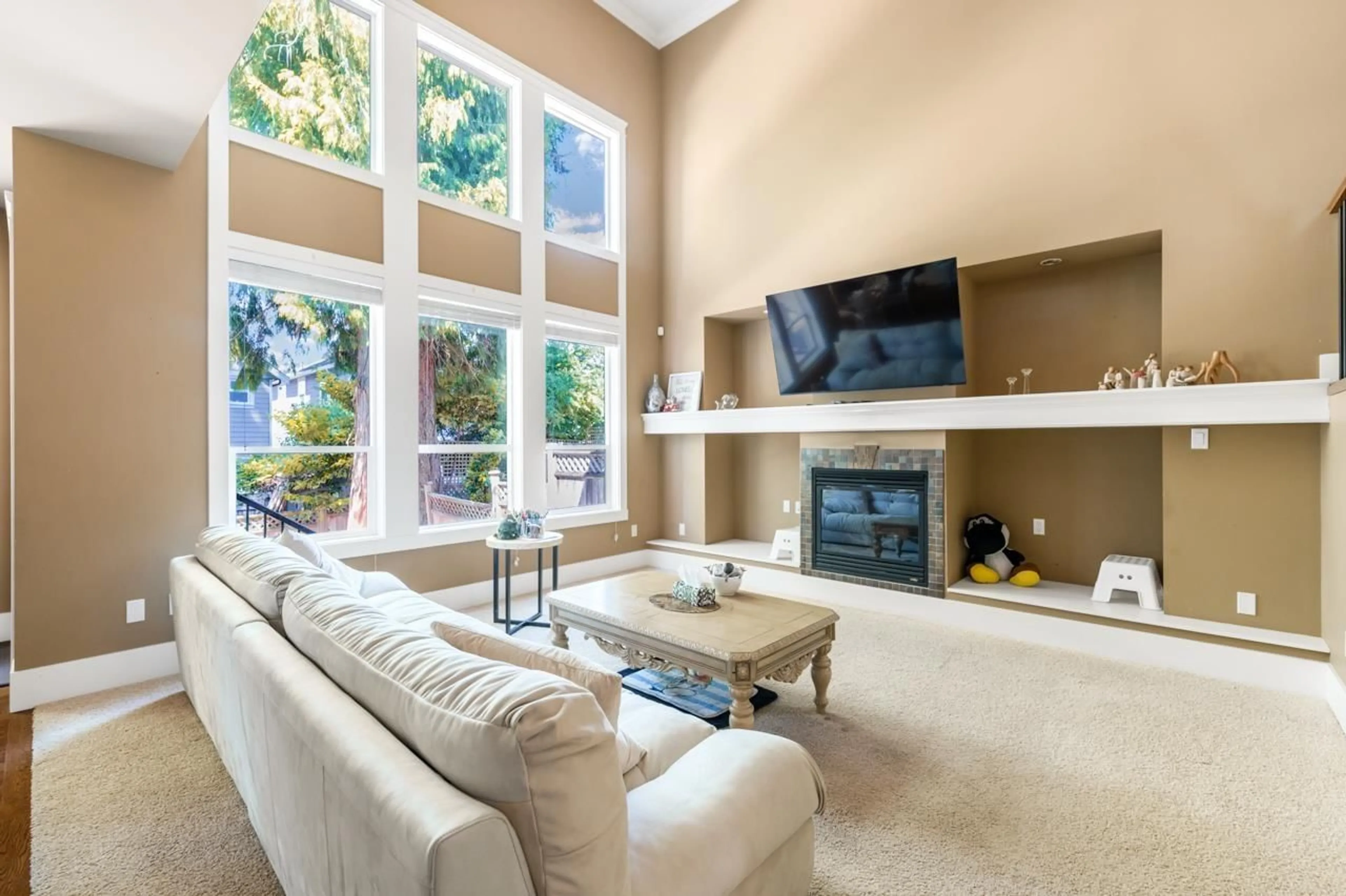 Living room with furniture, ceramic/tile floor for 14771 34TH AVENUE, Surrey British Columbia V4P0B2