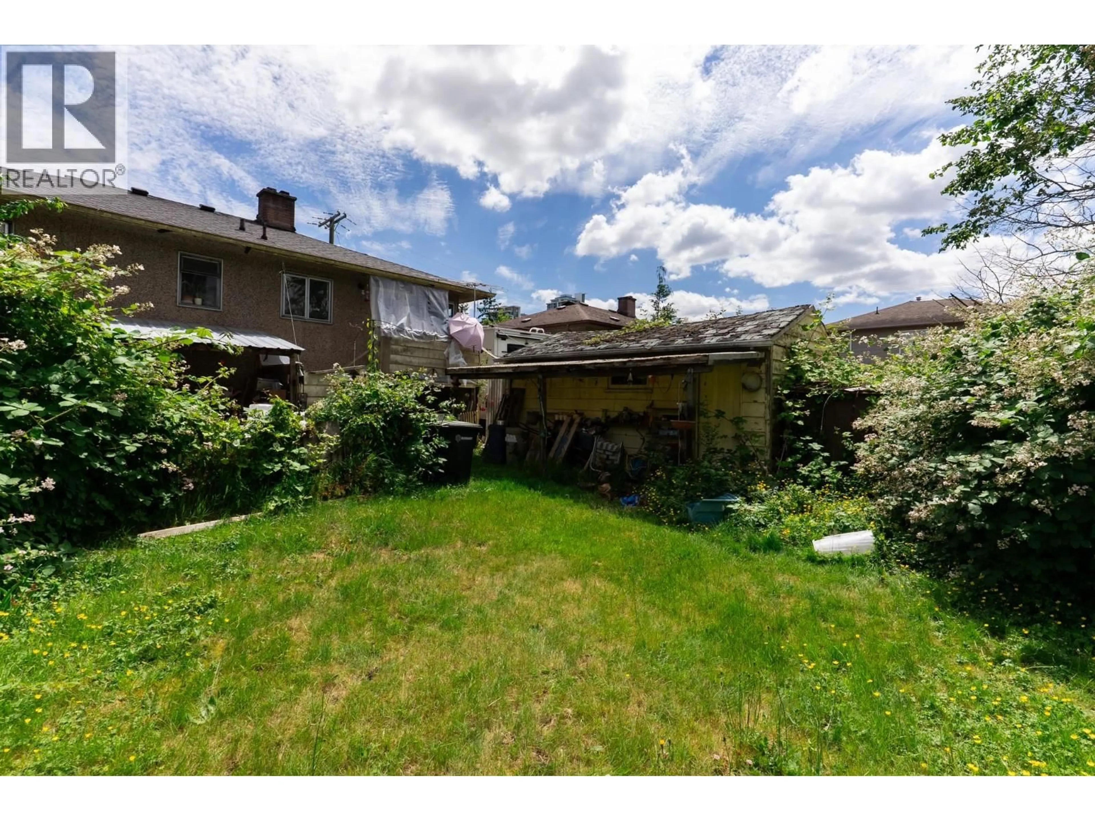 A pic from outside/outdoor area/front of a property/back of a property/a pic from drone, street for 7465 ROSEWOOD STREET, Burnaby British Columbia V5E2G6