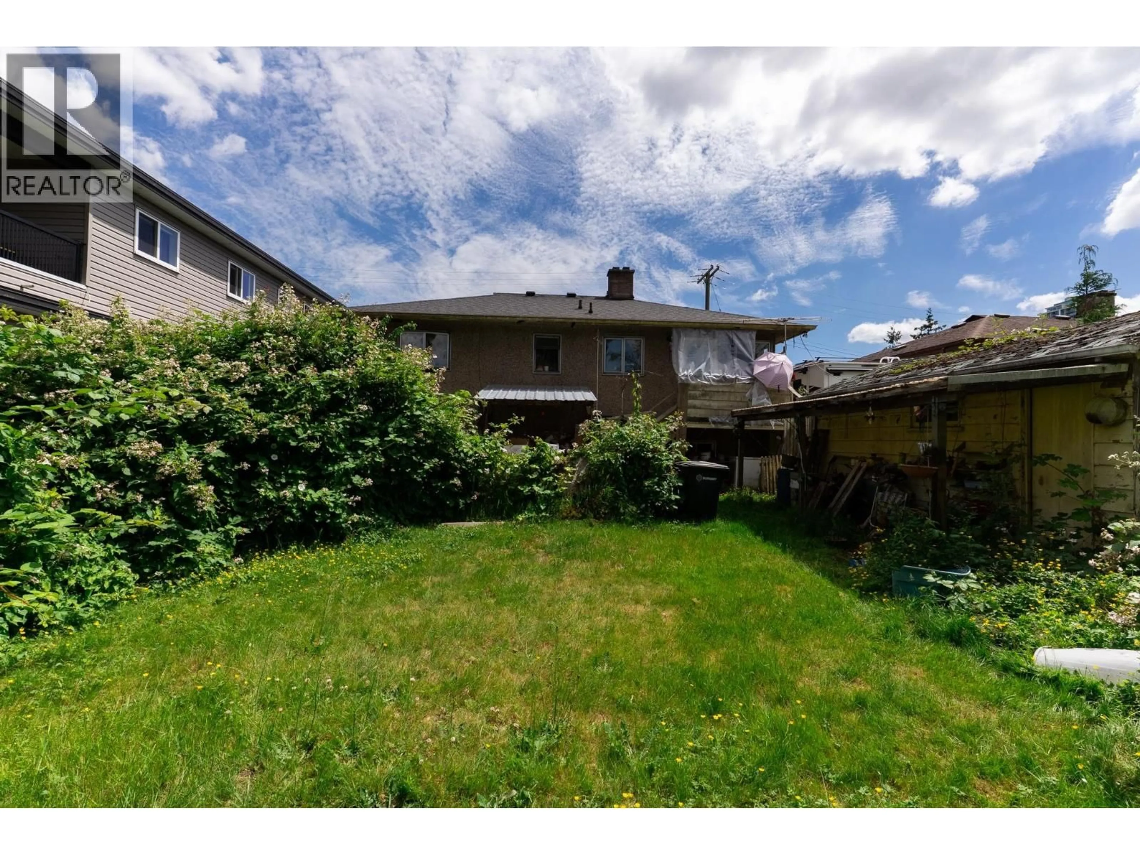 Patio, street for 7465 ROSEWOOD STREET, Burnaby British Columbia V5E2G6