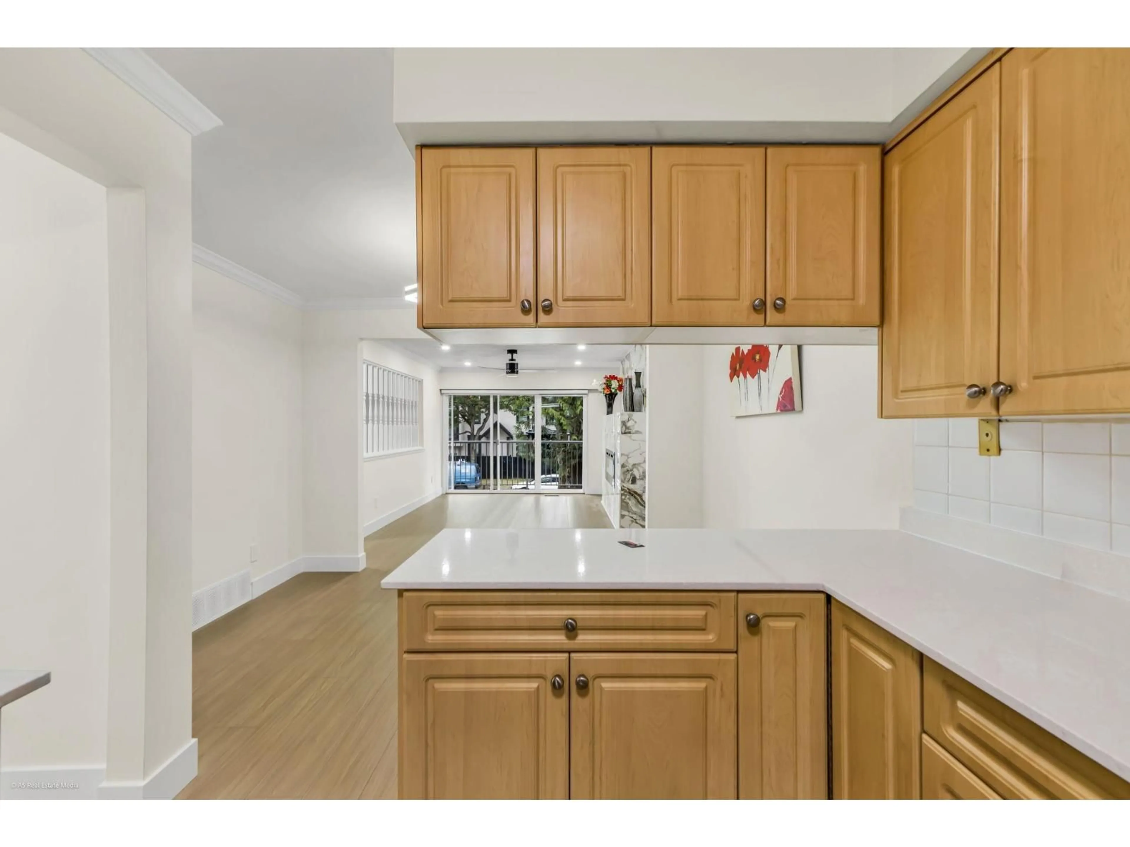 Standard kitchen, ceramic/tile floor for 7285 130A STREET, Surrey British Columbia V3W6E9