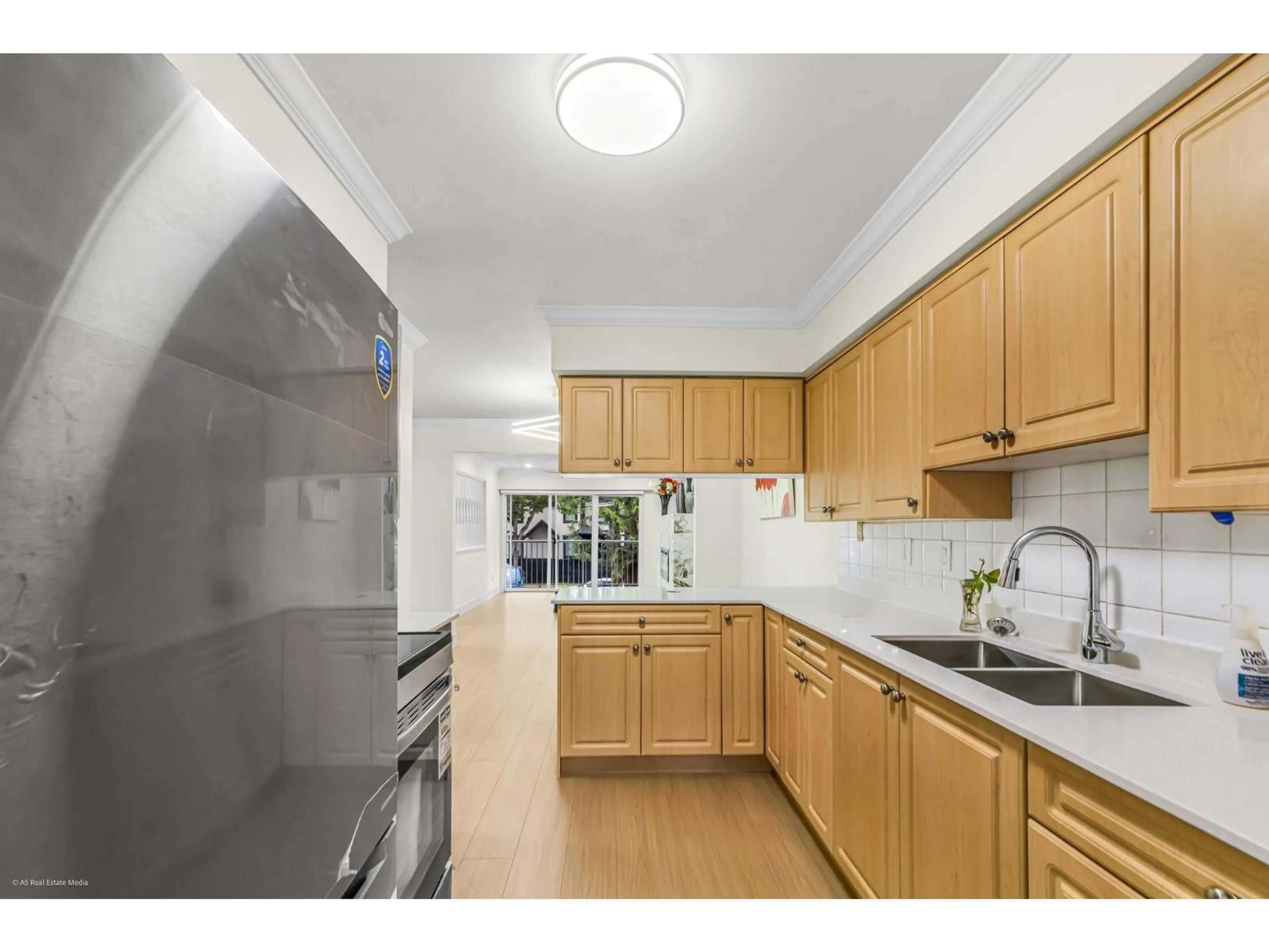 Standard kitchen, unknown for 7285 130A STREET, Surrey British Columbia V3W6E9