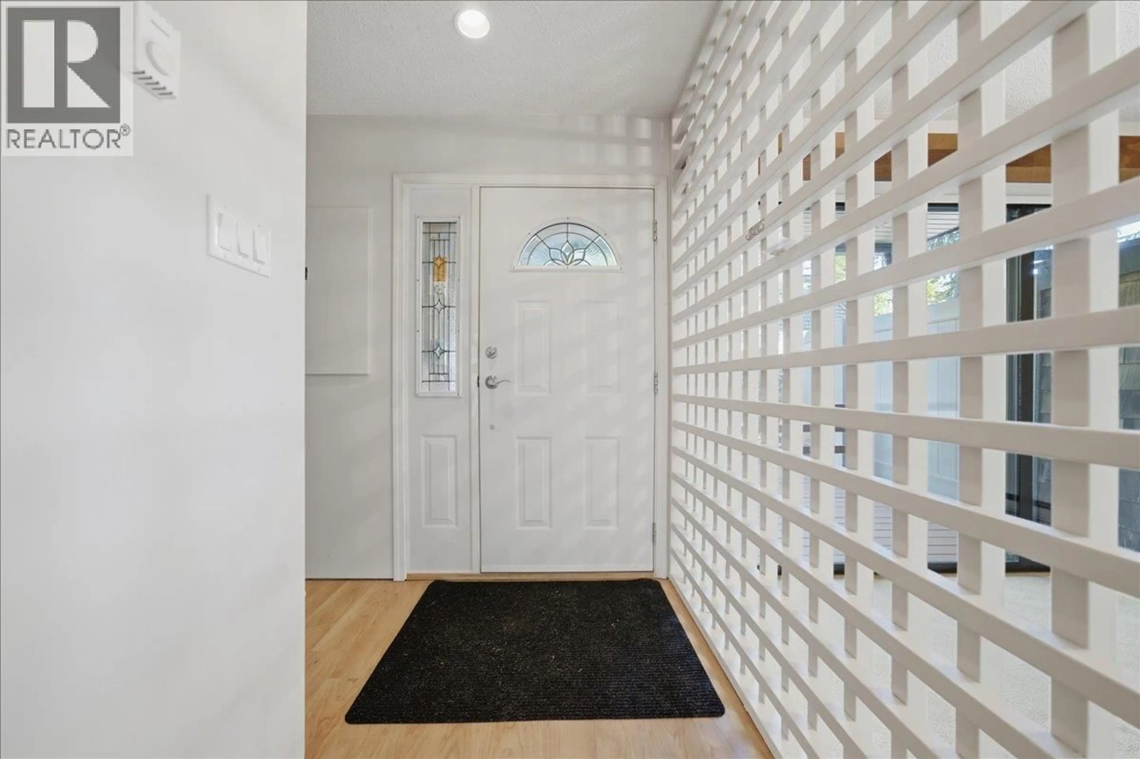 Indoor entryway for 9981 MILLBURN COURT, Burnaby British Columbia V3N4M8
