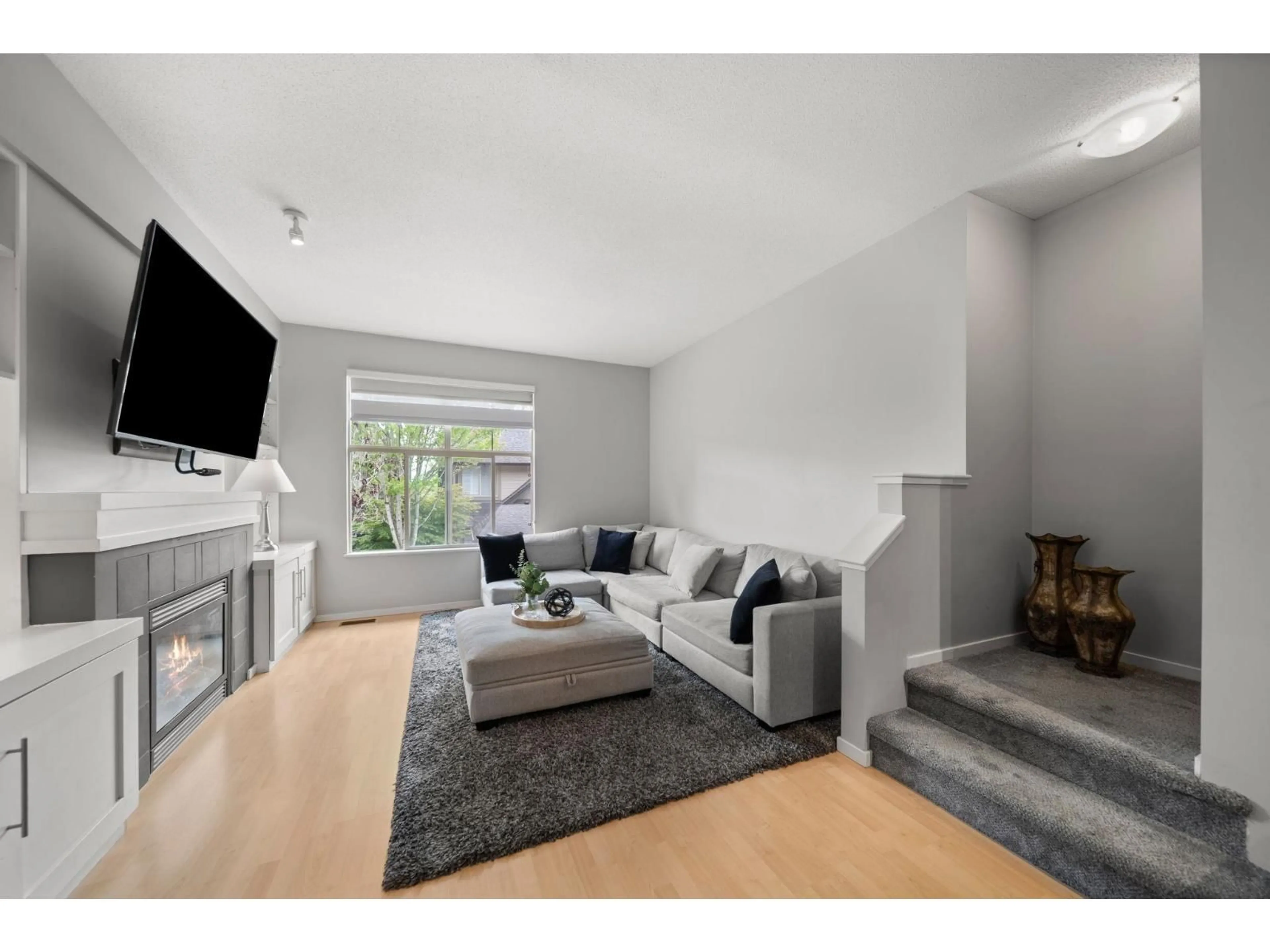 Living room with furniture, unknown for 8 - 15152 62A AVENUE, Surrey British Columbia V3S1V1