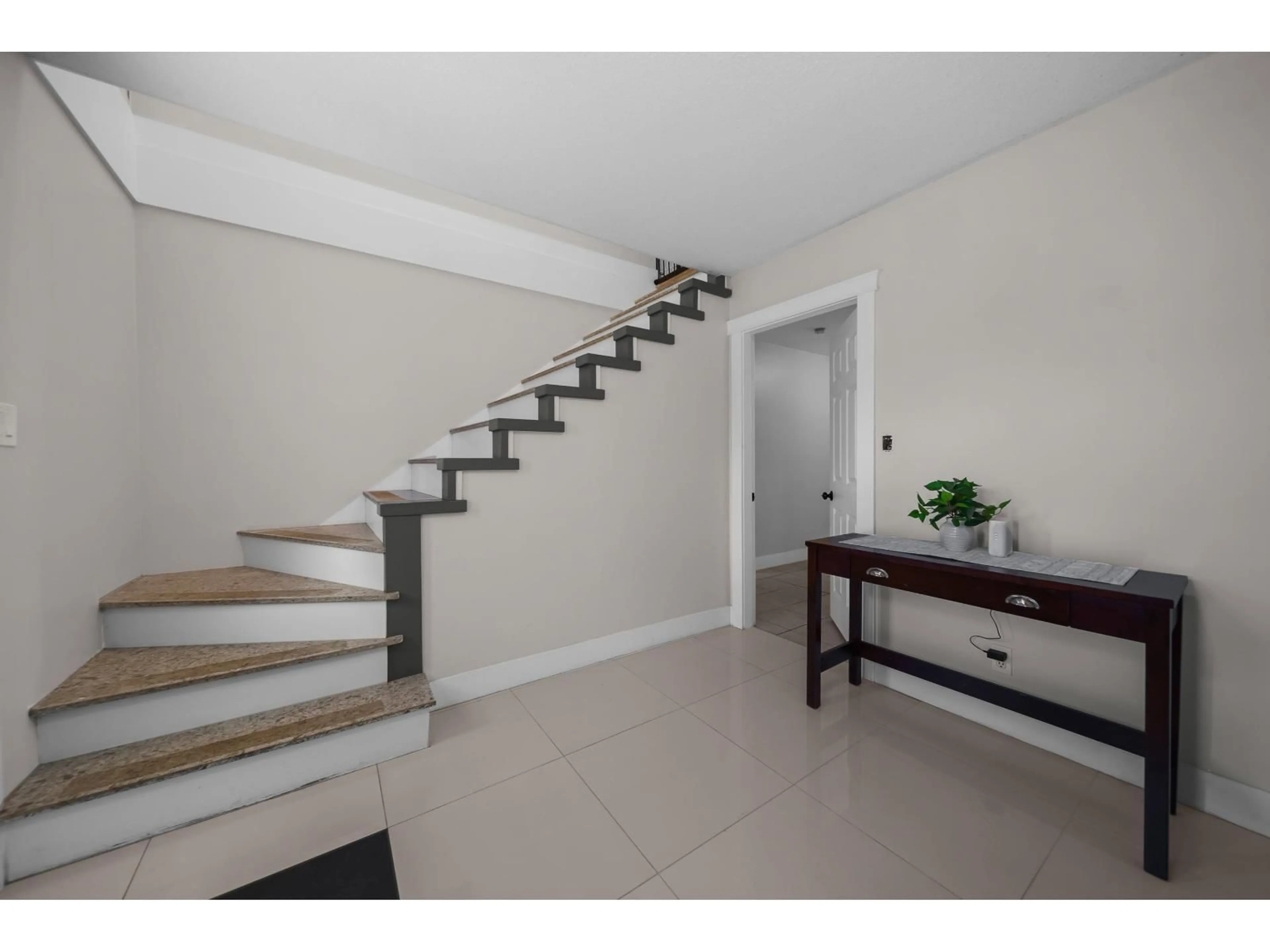 Unknown for 32133 COTTONWOOD TERRACE, Mission British Columbia V2V1Y1