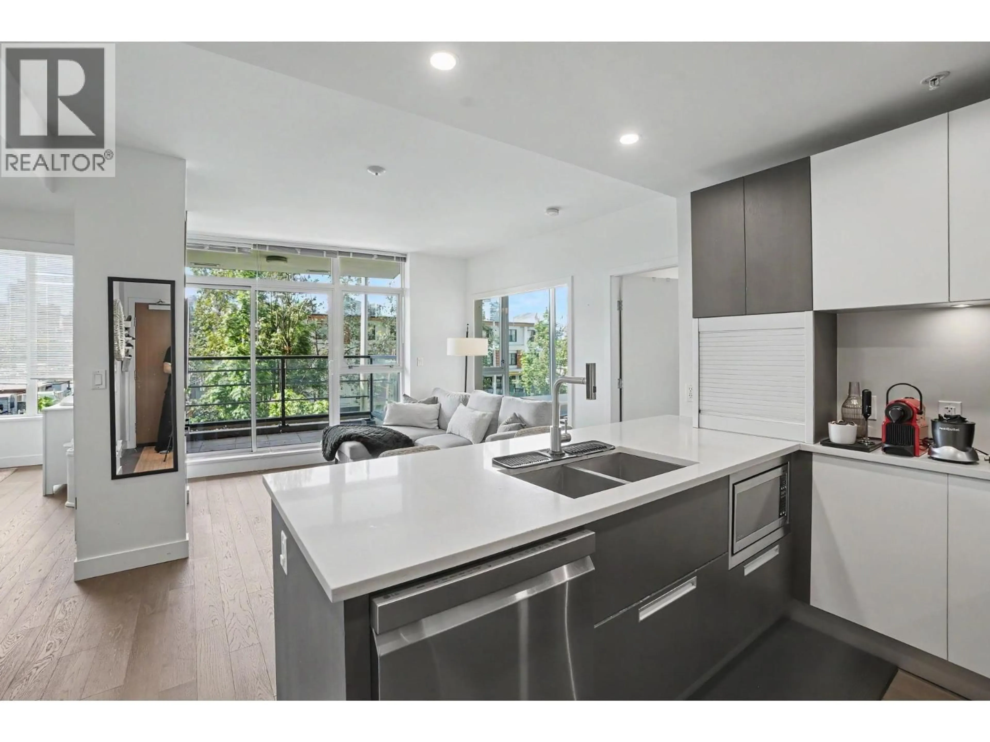 Open concept kitchen, unknown for 206 - 288 1ST AVENUE, Vancouver British Columbia V5Y0E9