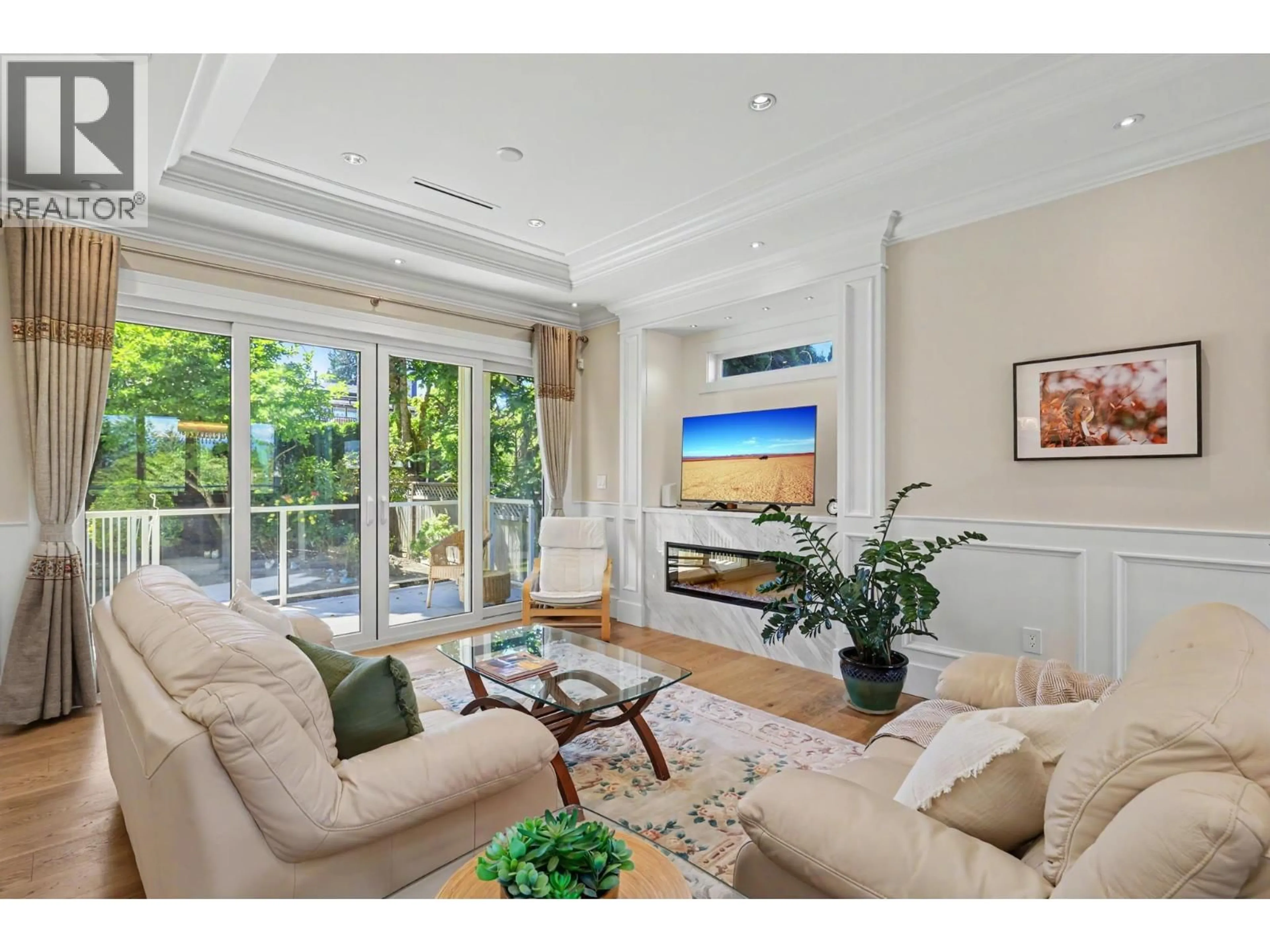 Living room with furniture, unknown for 5635 OAKGLEN DRIVE, Burnaby British Columbia V5H3M4