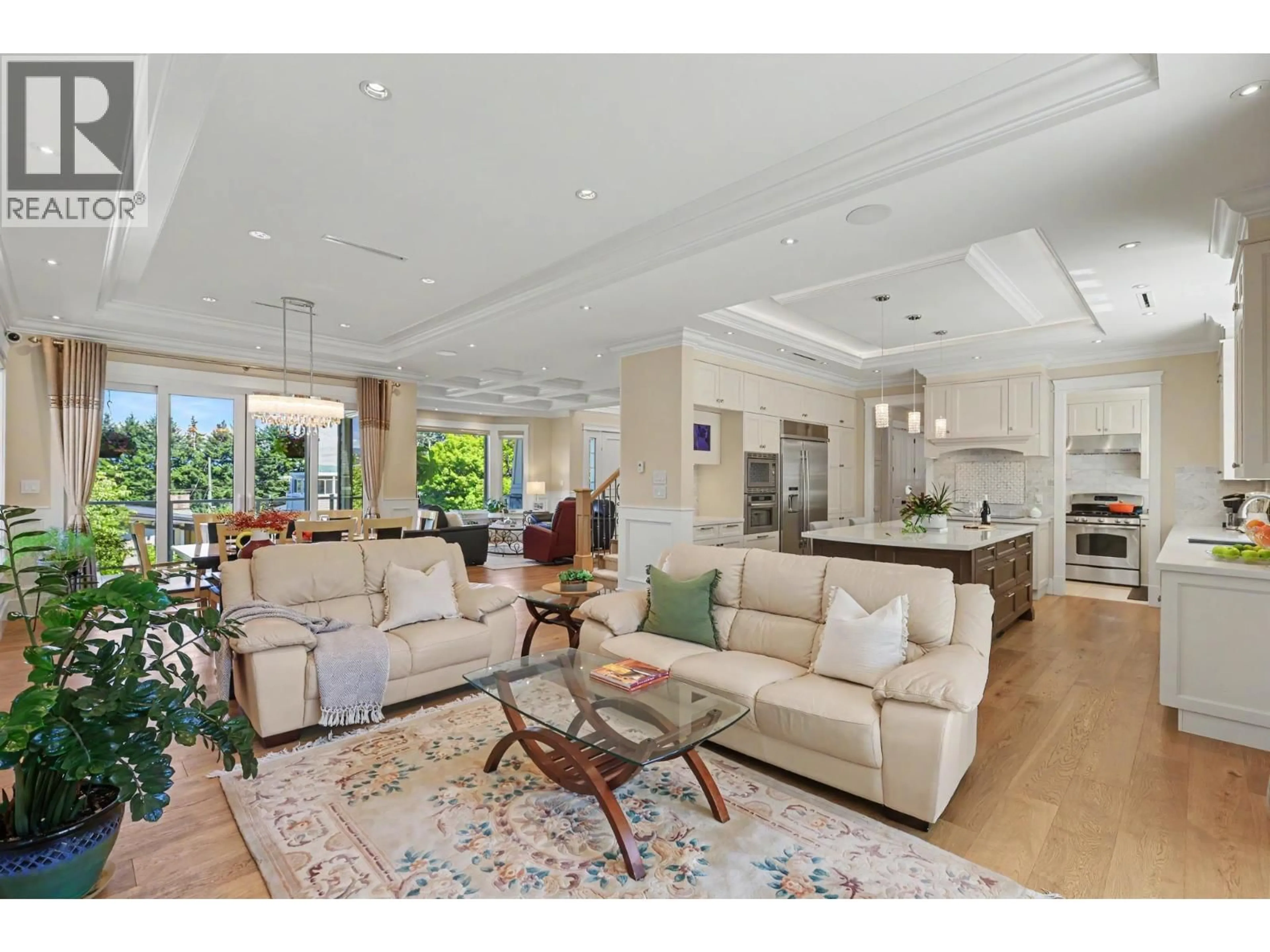 Living room with furniture, unknown for 5635 OAKGLEN DRIVE, Burnaby British Columbia V5H3M4
