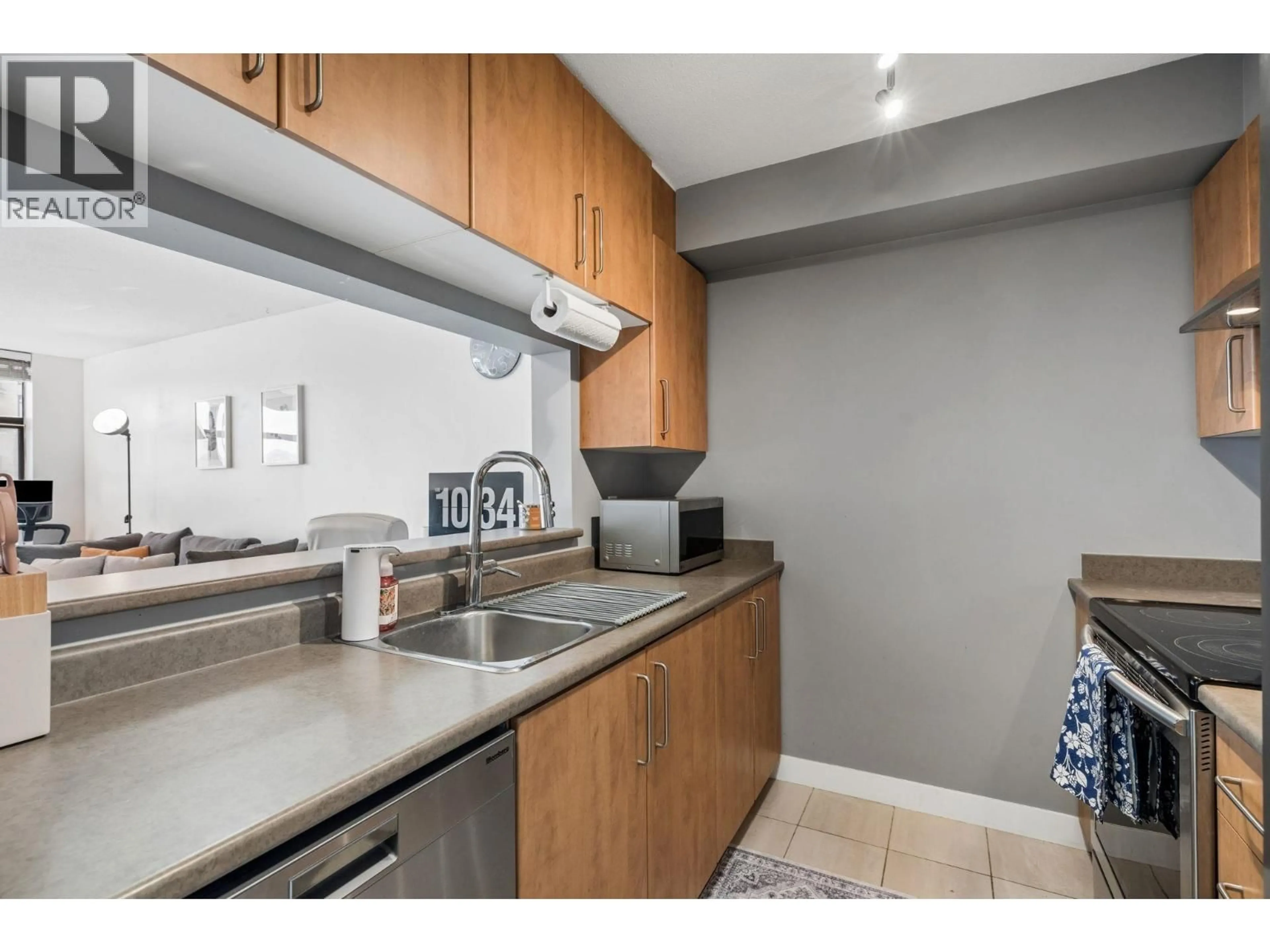 Standard kitchen, unknown for 1610 - 5380 OBEN STREET, Vancouver British Columbia V5R6H7