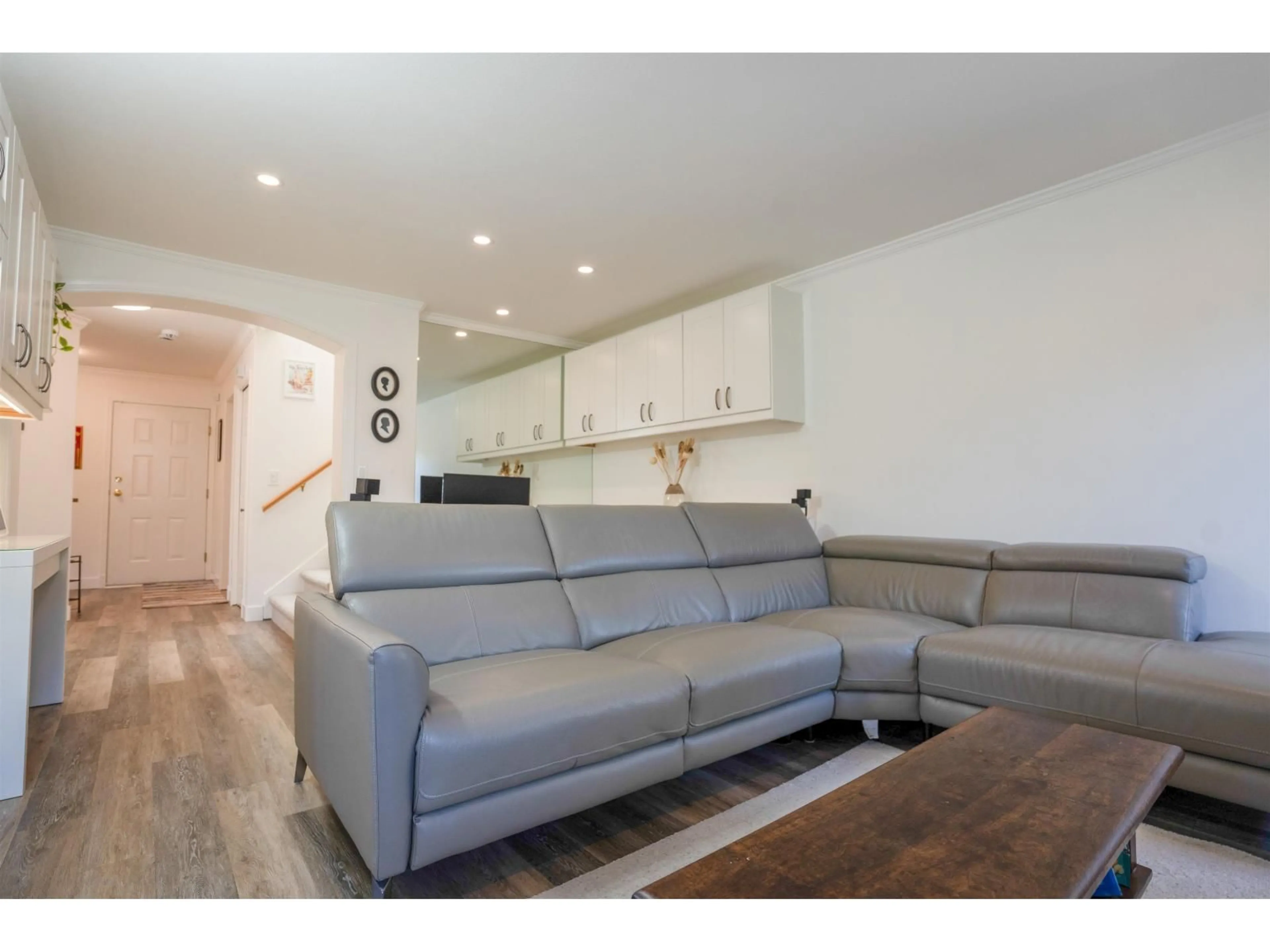 Living room with furniture, unknown for 13 - 12038 62 AVENUE, Surrey British Columbia V3X3L2