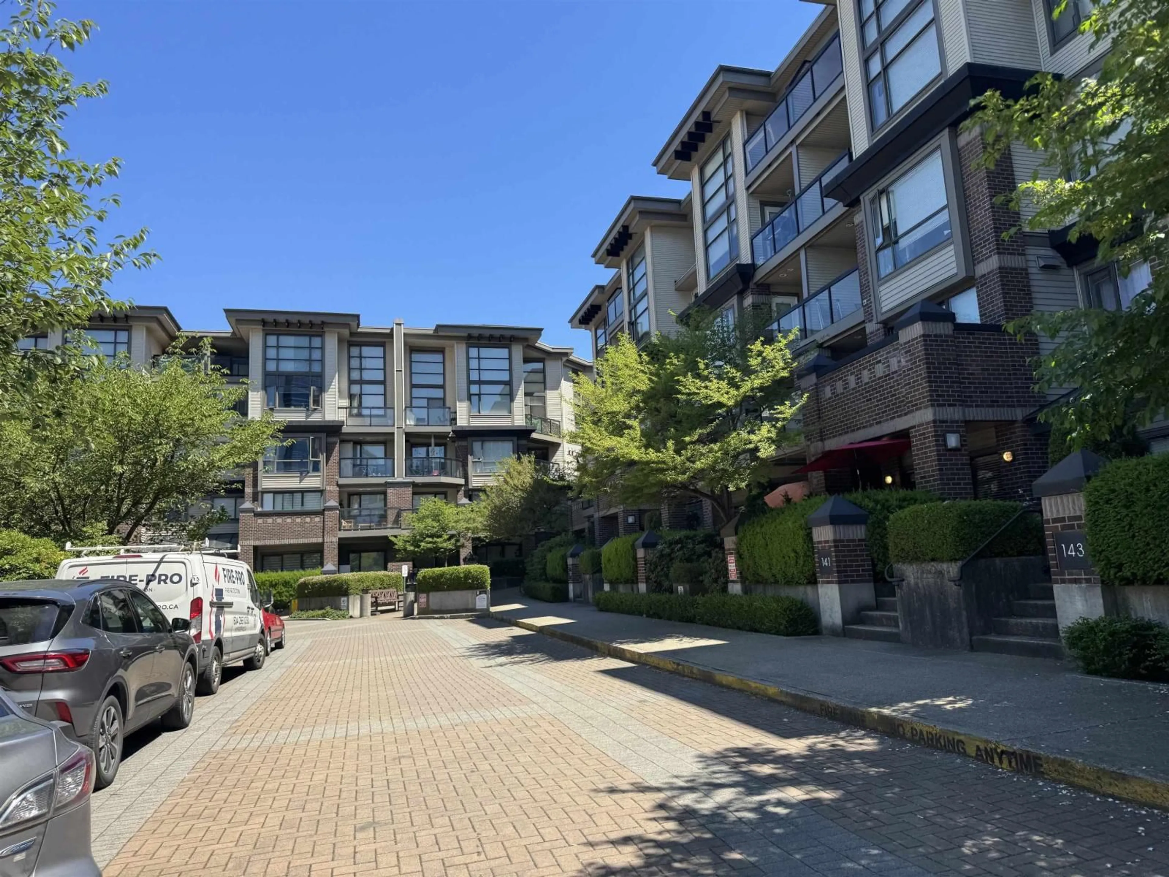 Patio, street for 328 - 10838 CITY PARKWAY, Surrey British Columbia V3T5X9