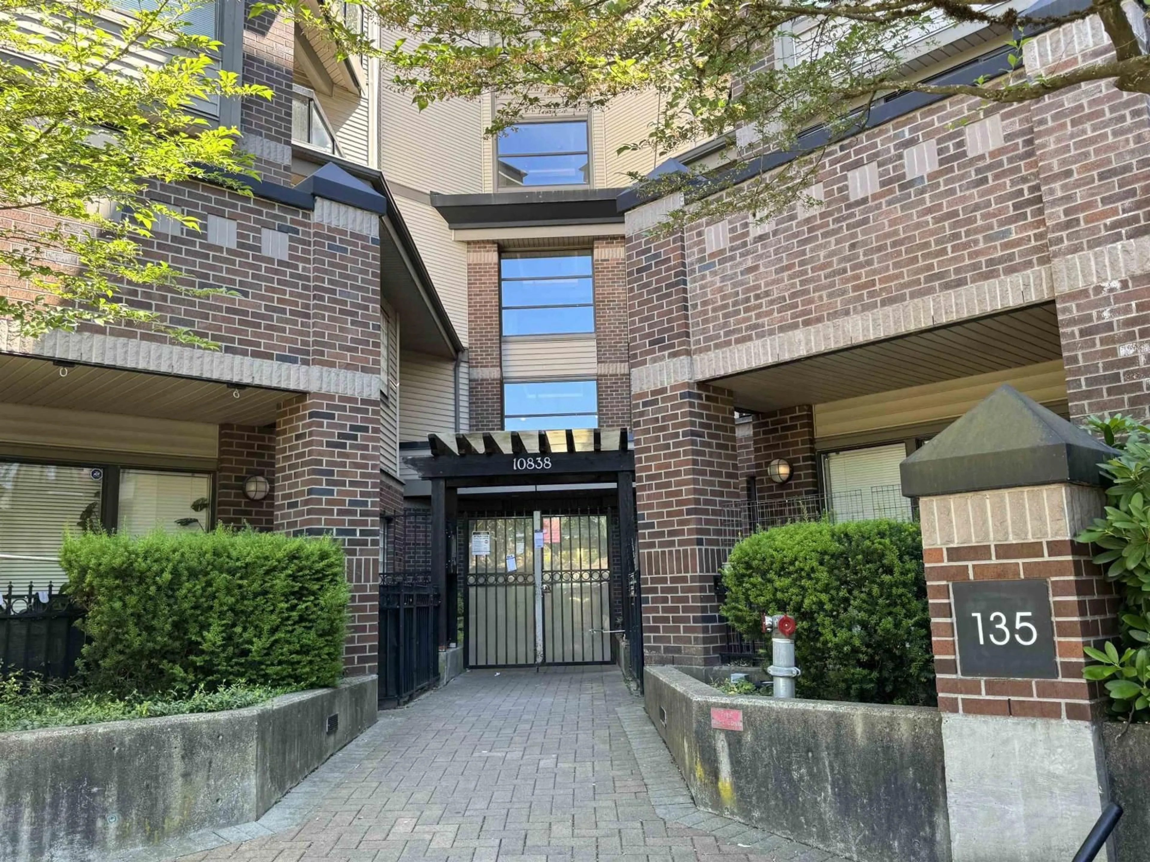 Unknown for 328 - 10838 CITY PARKWAY, Surrey British Columbia V3T5X9