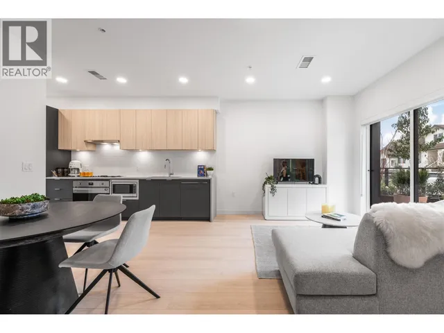 2421 GRANT STREET, Vancouver 2