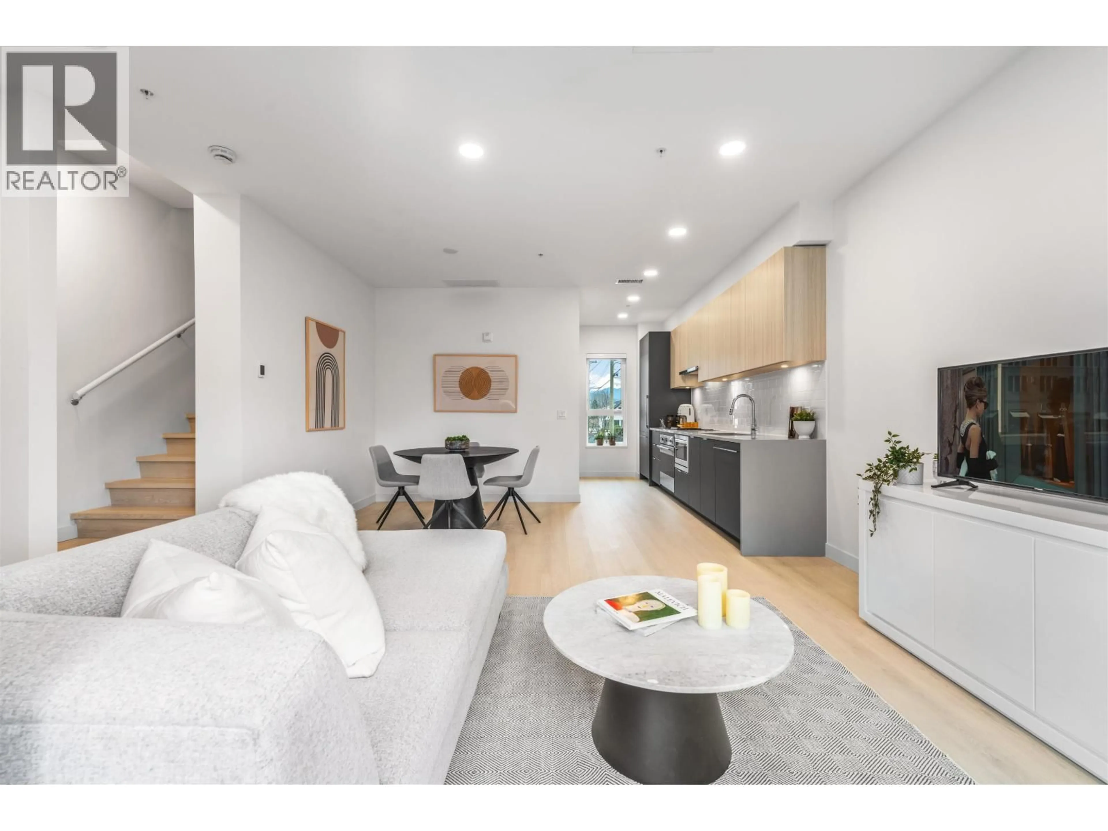 Unknown for 2421 GRANT STREET, Vancouver British Columbia V5K3G5