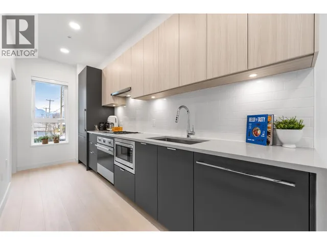 2421 GRANT STREET, Vancouver 5