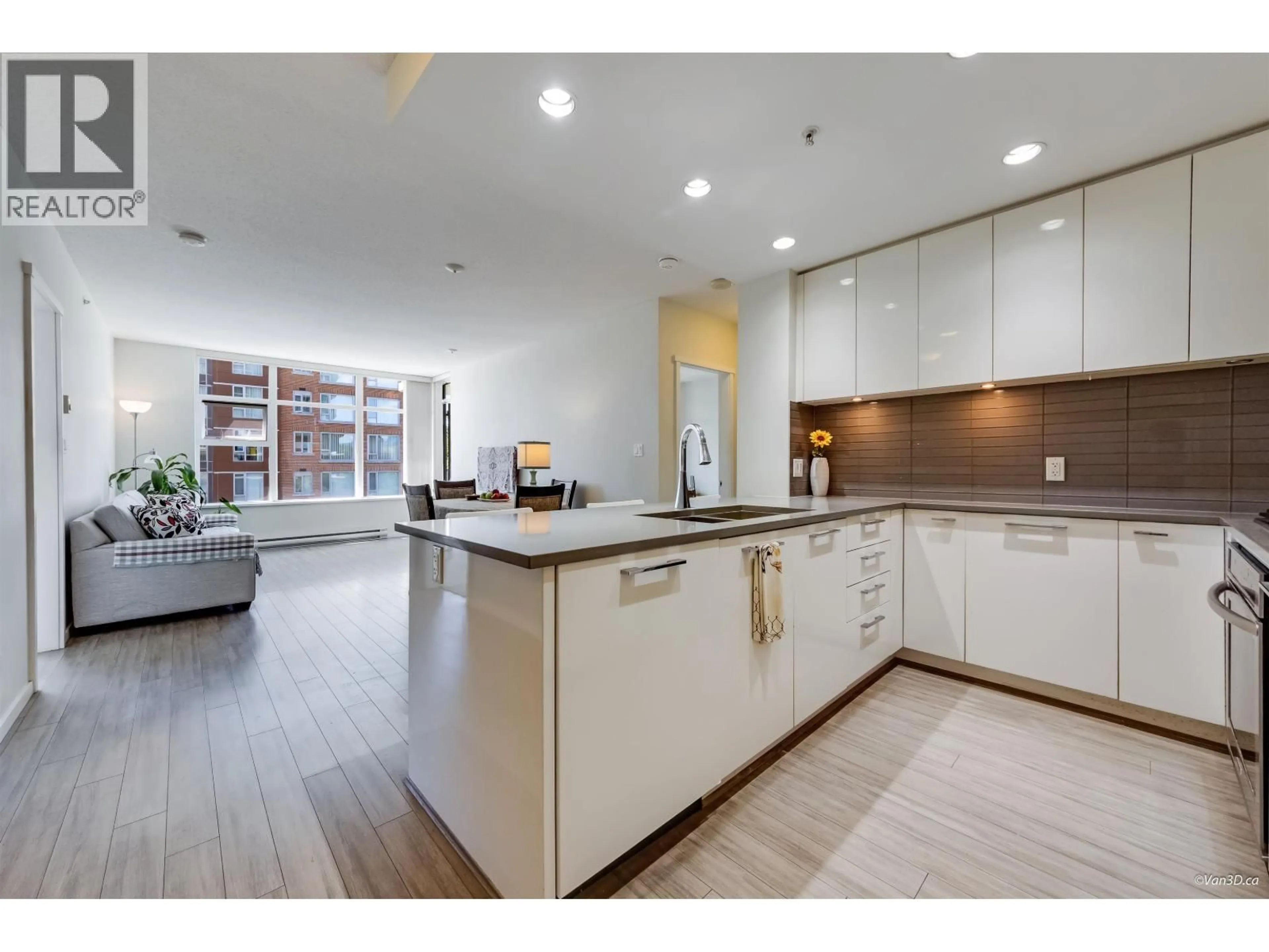 Open concept kitchen, ceramic/tile floor for 505 - 3102 WINDSOR GATE, Coquitlam British Columbia V3B0J3
