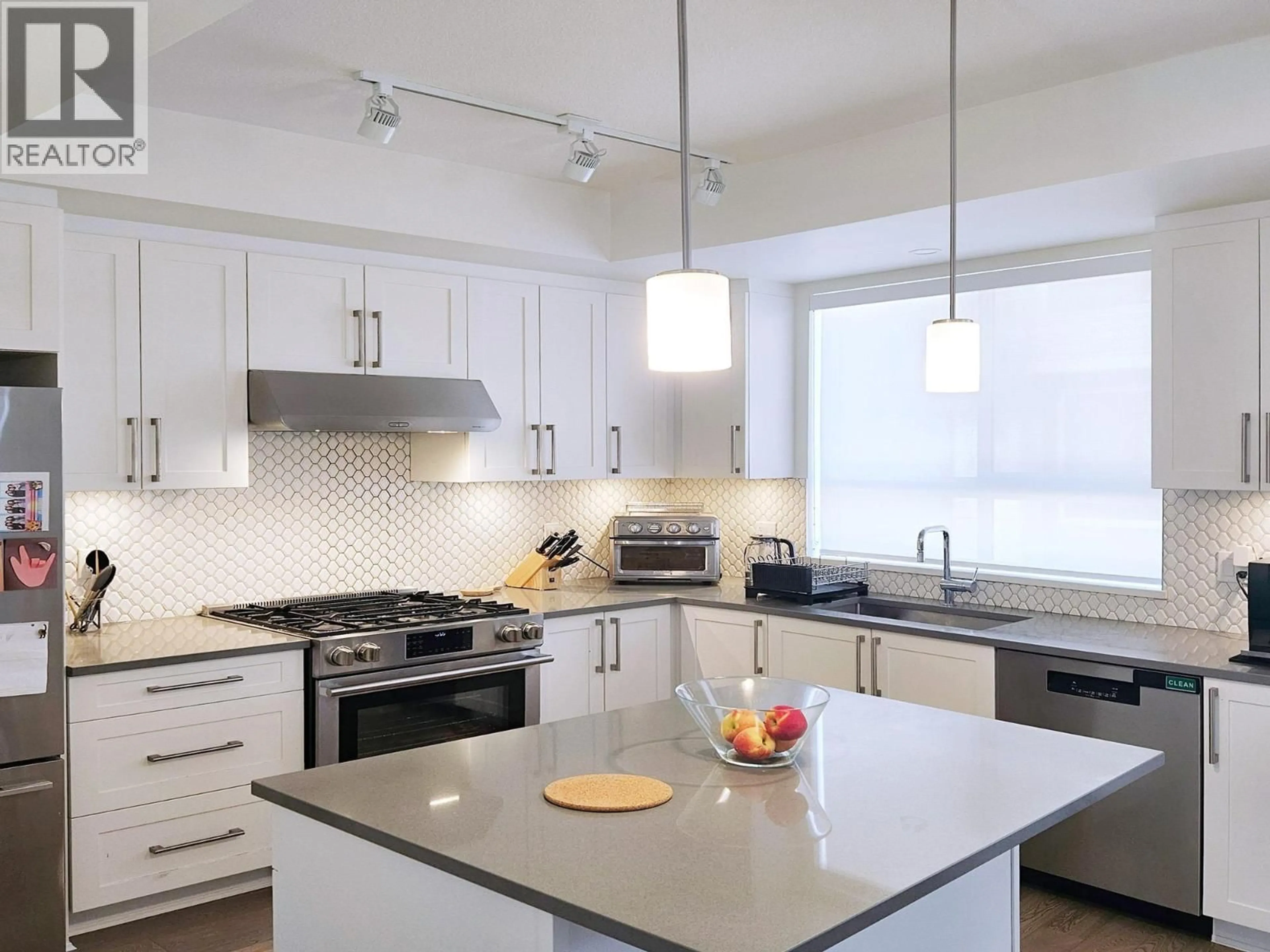 Contemporary kitchen, ceramic/tile floor for 34 - 10233 RIVER DRIVE, Richmond British Columbia V6X0T7