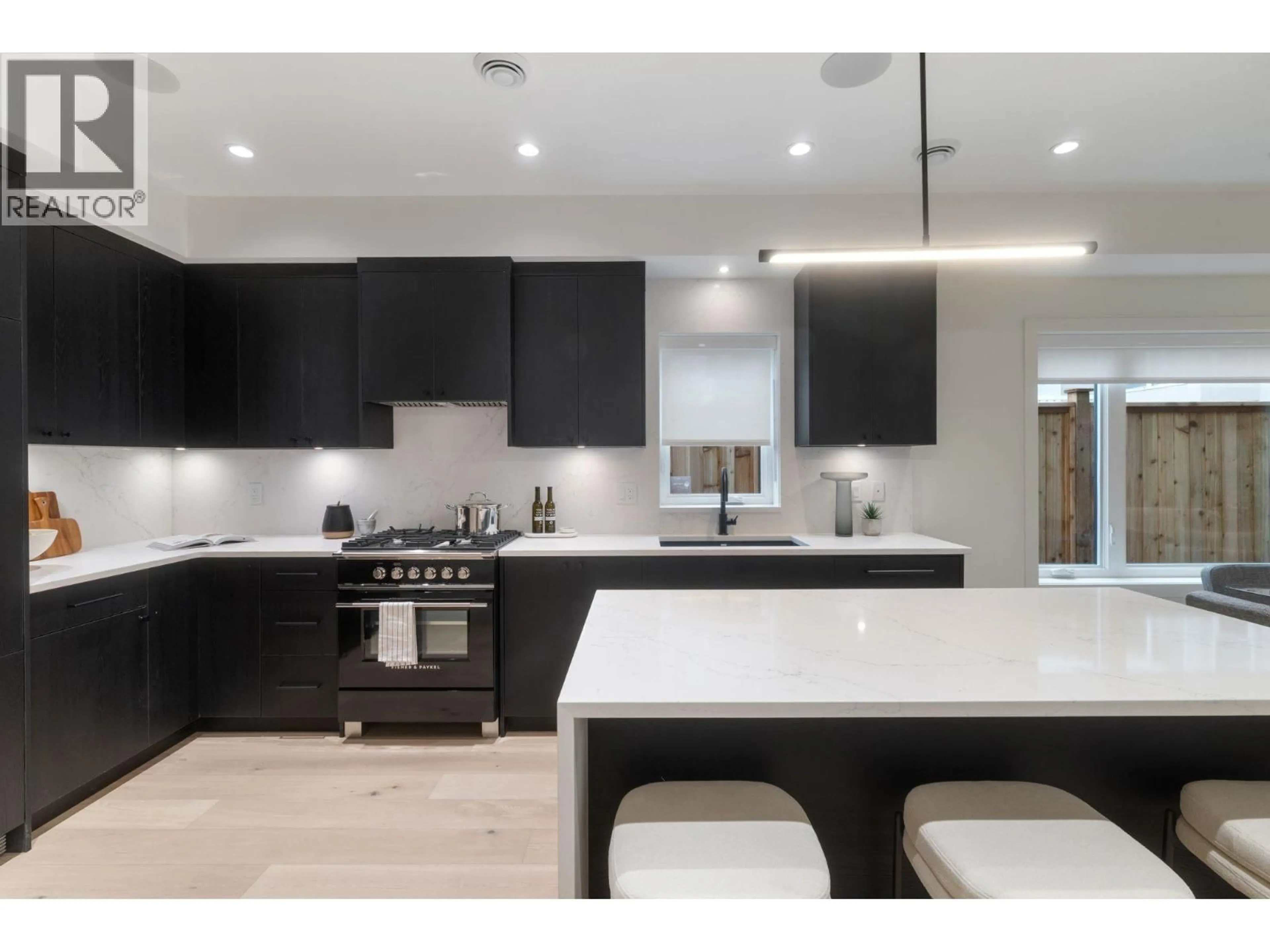 Contemporary kitchen, unknown for 2 - 2539 GRANT STREET, Vancouver British Columbia V5K3G6