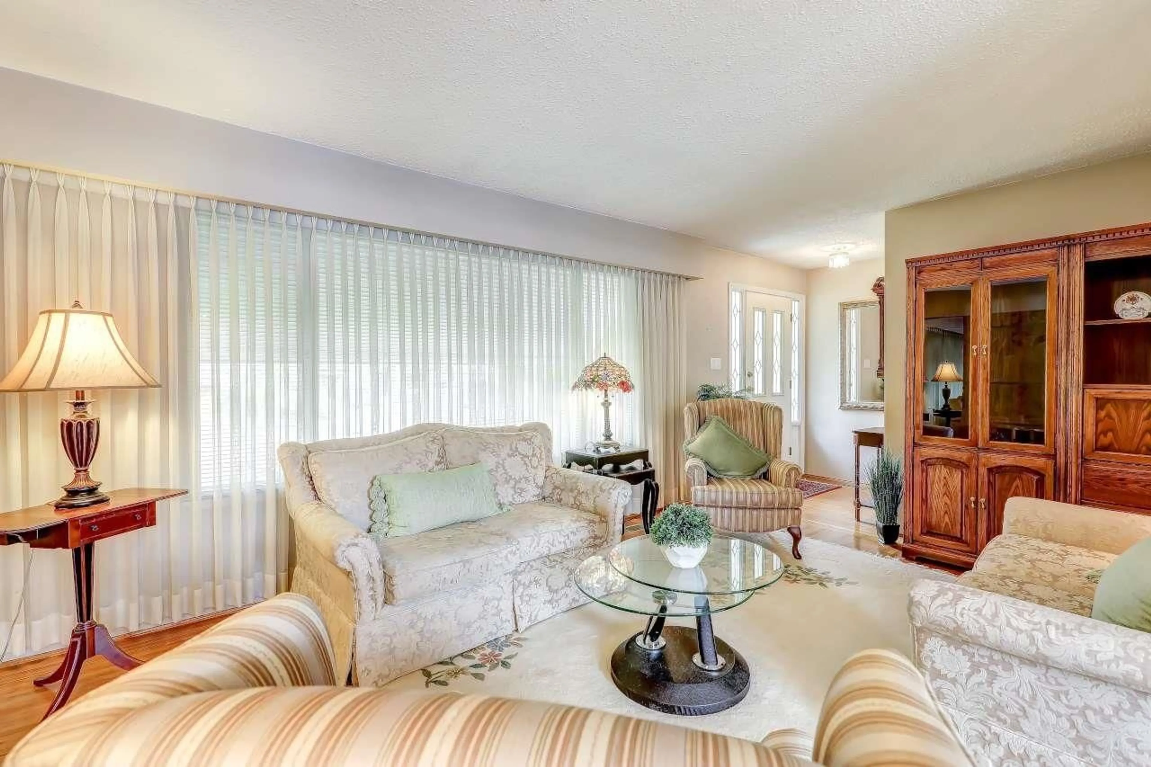 Living room with furniture, unknown for 9720 129 STREET, Surrey British Columbia V3T3G4