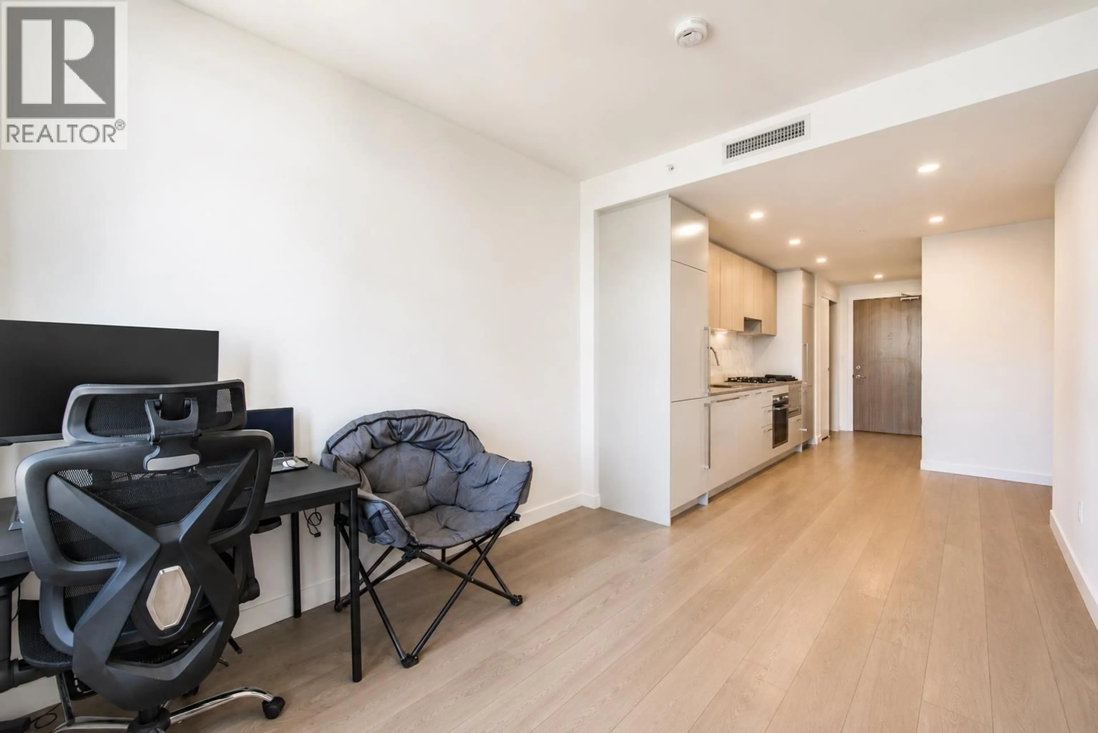 A pic of a room for 3807 - 6468 WILLINGDON AVENUE, Burnaby British Columbia V5H0L3