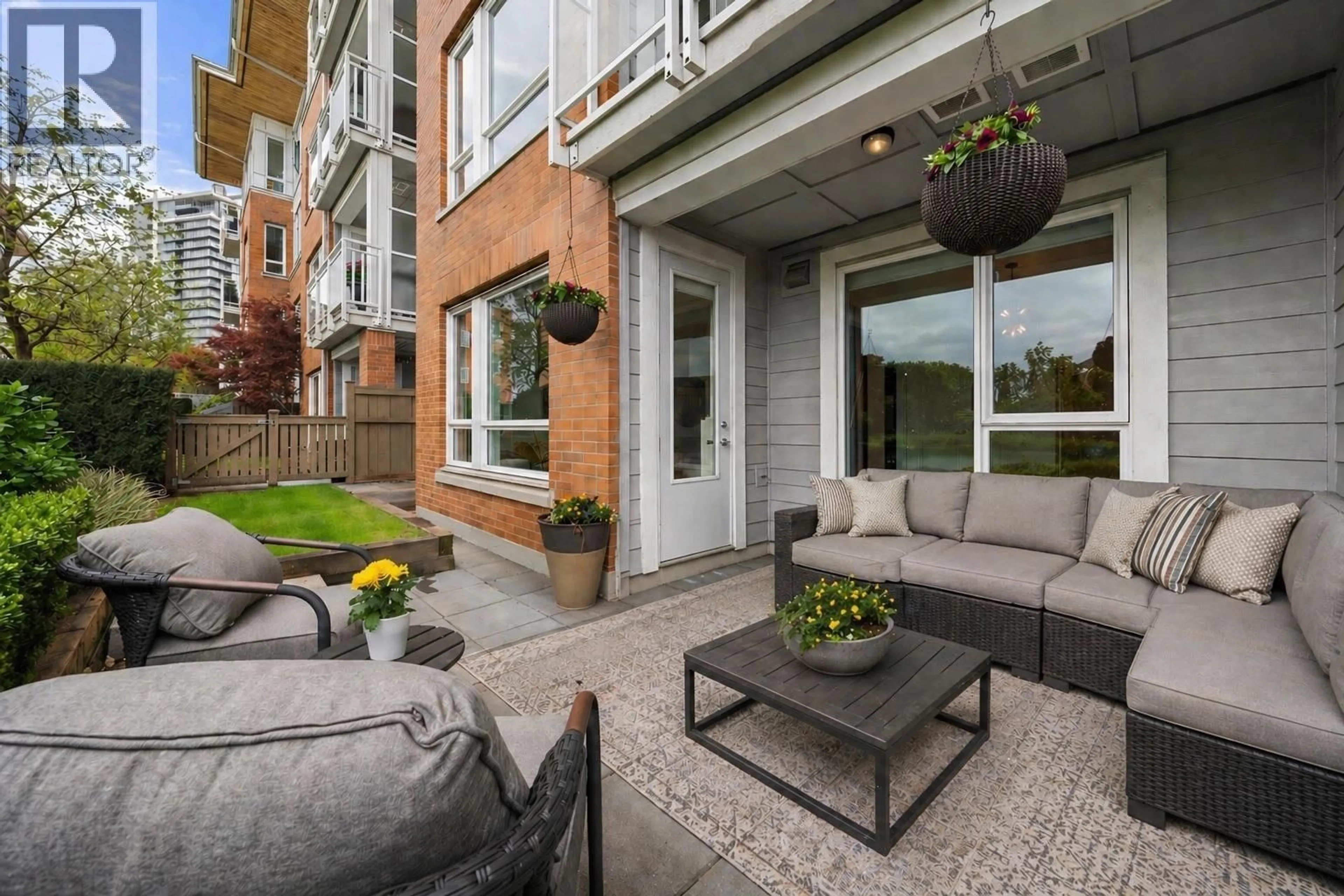 Patio, street for 101 - 717 CHESTERFIELD AVENUE, North Vancouver British Columbia V7M3L8