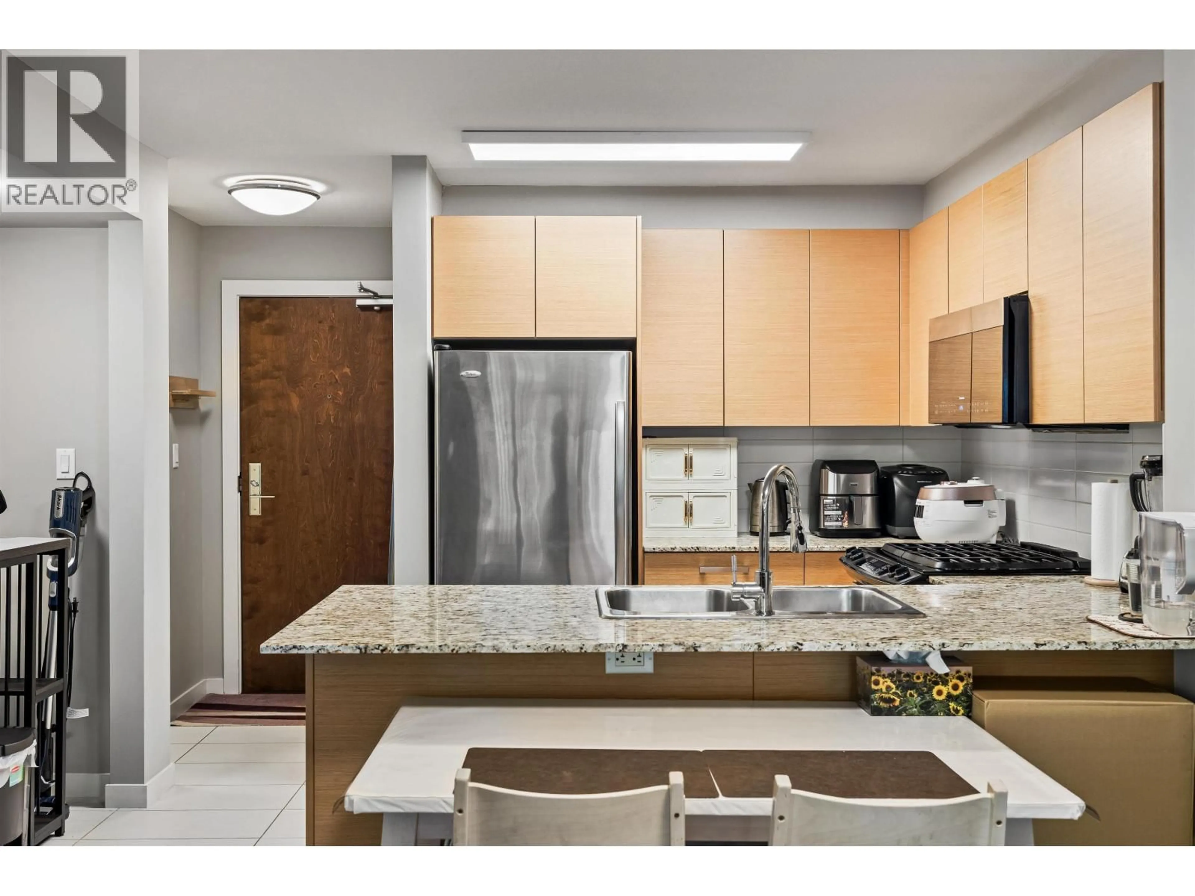 Standard kitchen, unknown for 116 - 5775 IRMIN STREET, Burnaby British Columbia V5J0C3