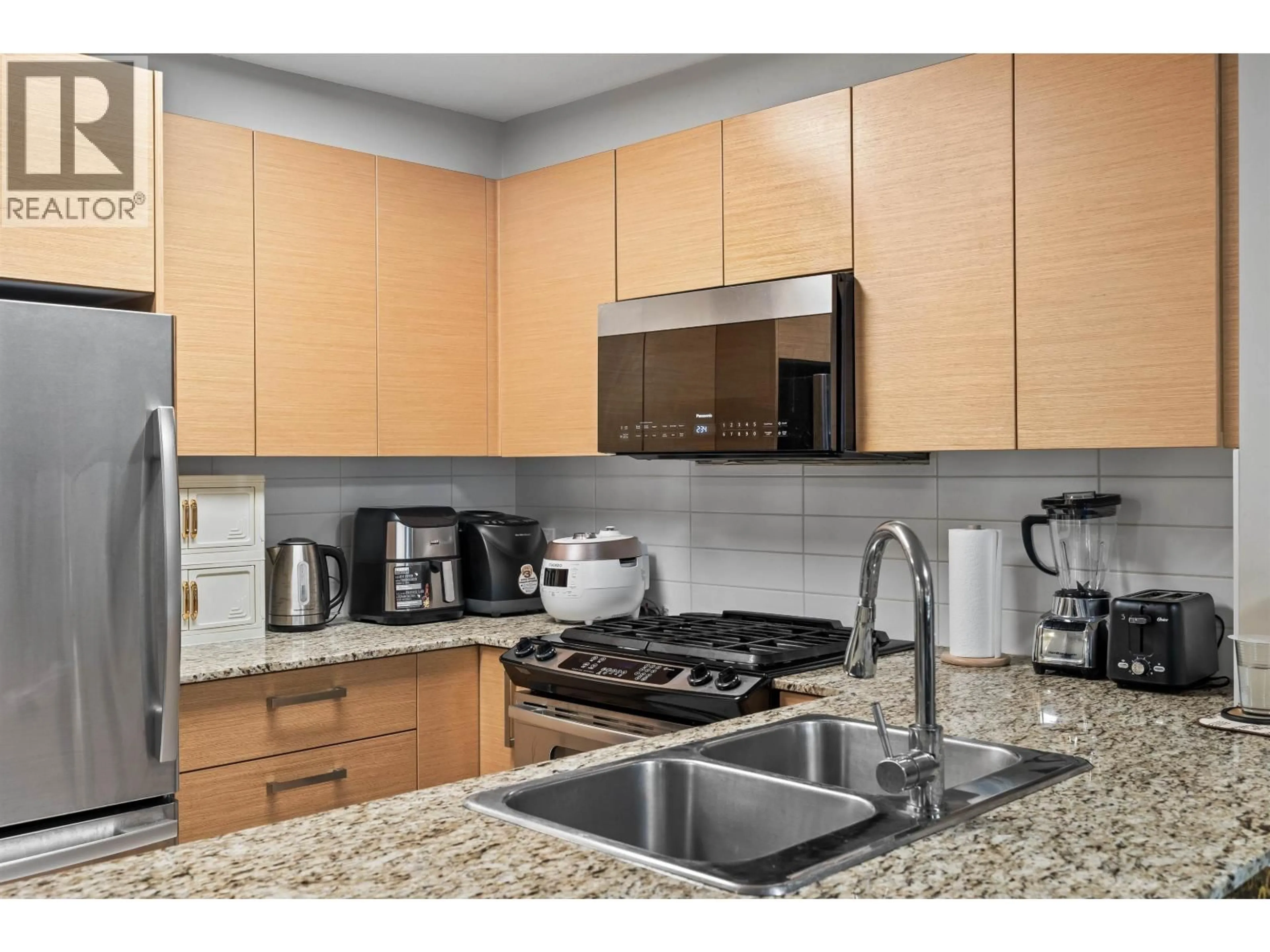 Standard kitchen, unknown for 116 - 5775 IRMIN STREET, Burnaby British Columbia V5J0C3