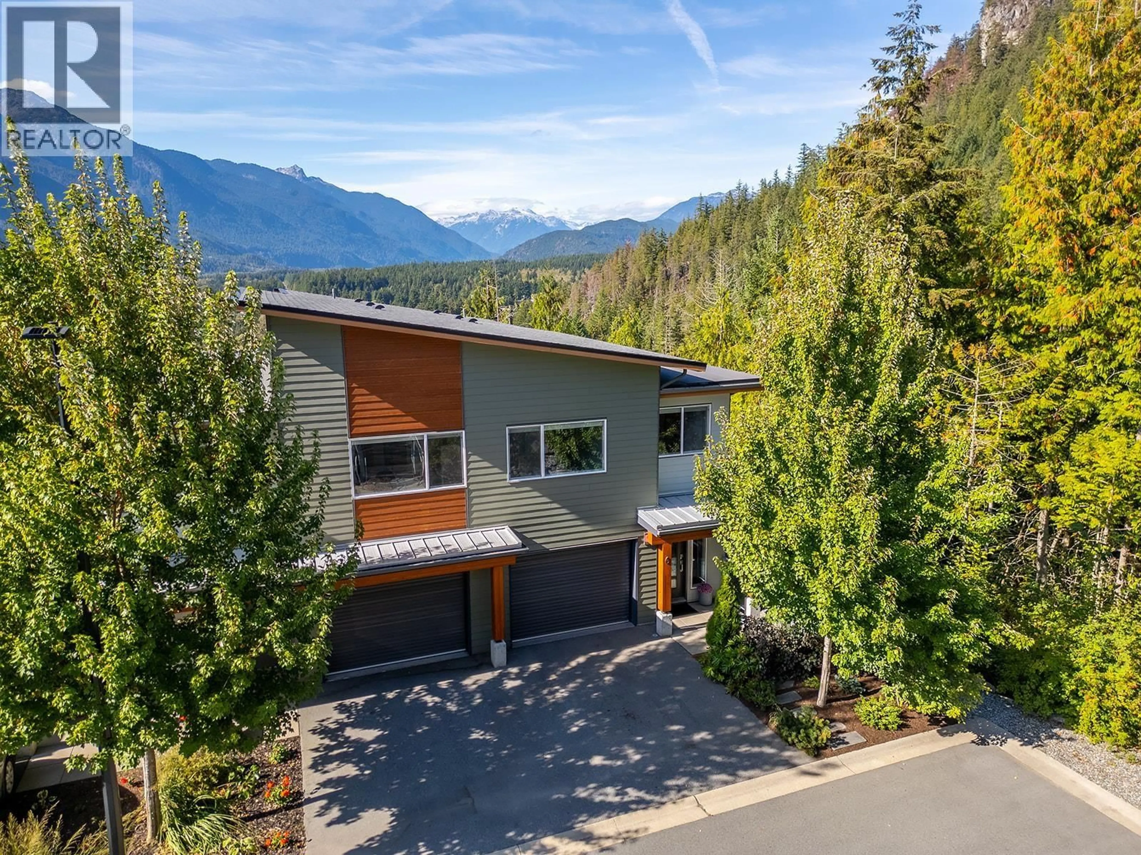 A pic from outside/outdoor area/front of a property/back of a property/a pic from drone, mountain view for 6 - 41360 SKYRIDGE PLACE, Squamish British Columbia V8B0Y6
