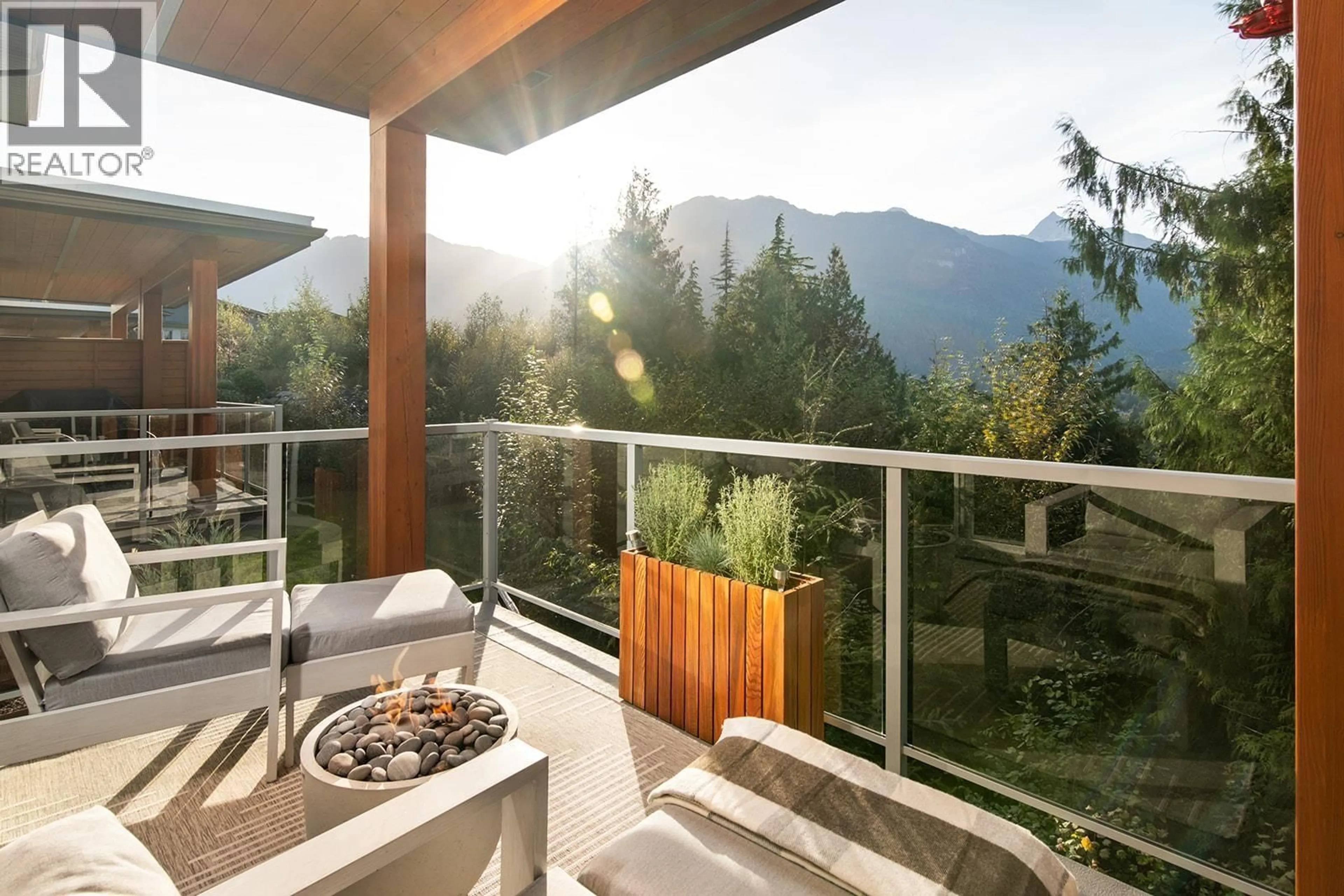 Patio, mountain view for 6 - 41360 SKYRIDGE PLACE, Squamish British Columbia V8B0Y6