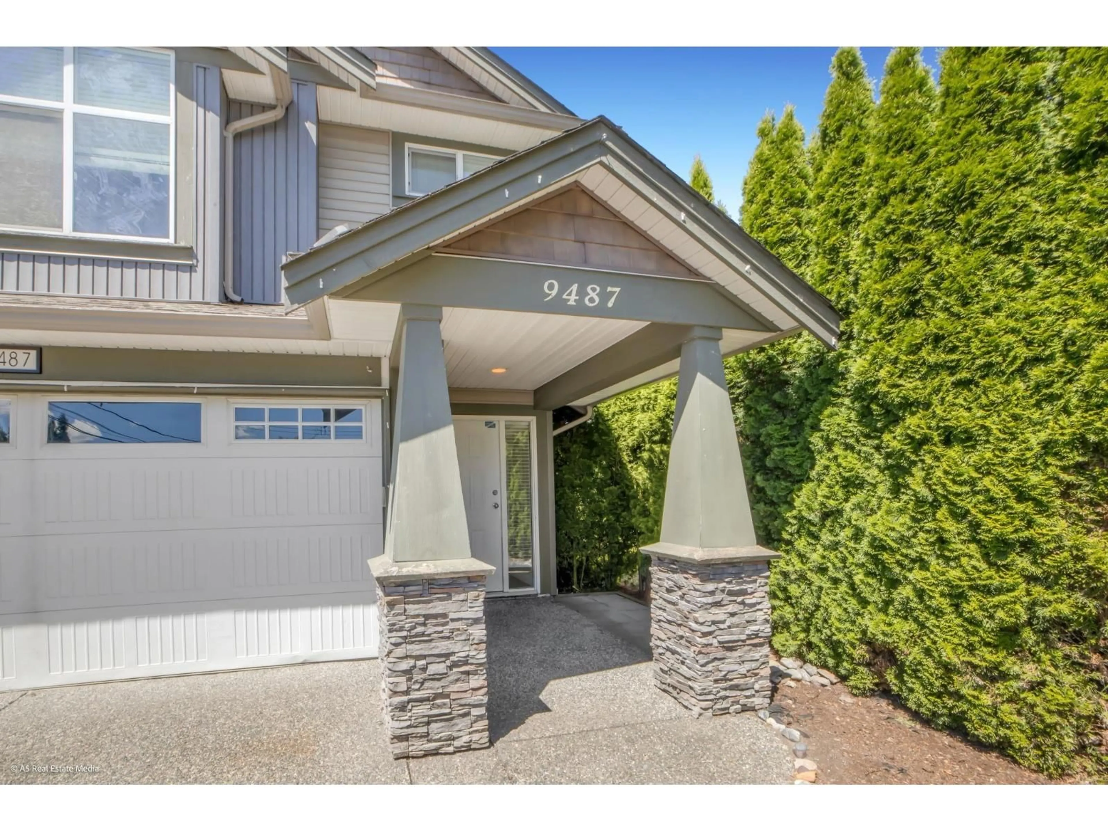 Indoor entryway for 9487 COOTE STREET, Chilliwack British Columbia V2P6B7