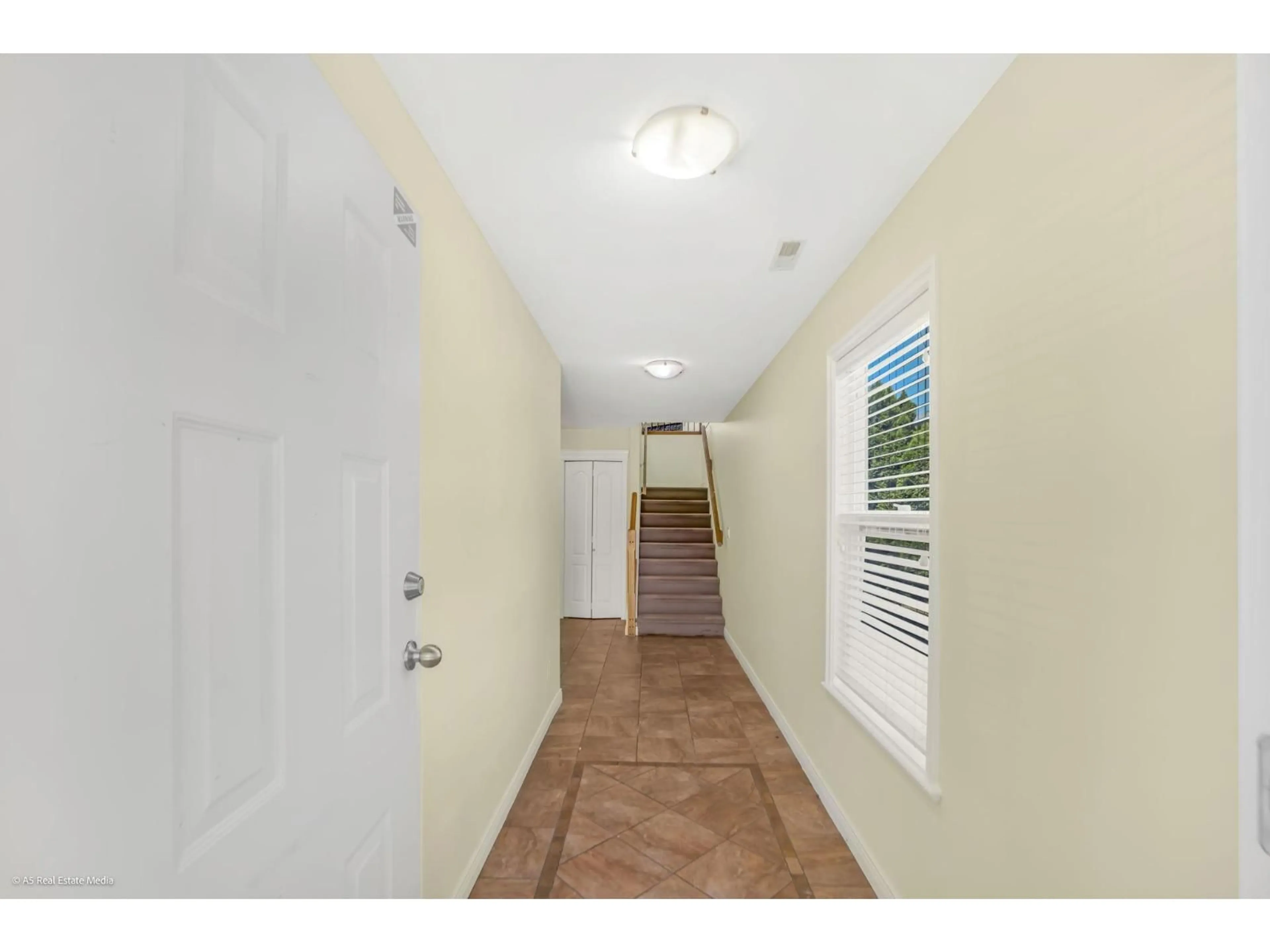 Indoor entryway for 9487 COOTE STREET, Chilliwack British Columbia V2P6B7