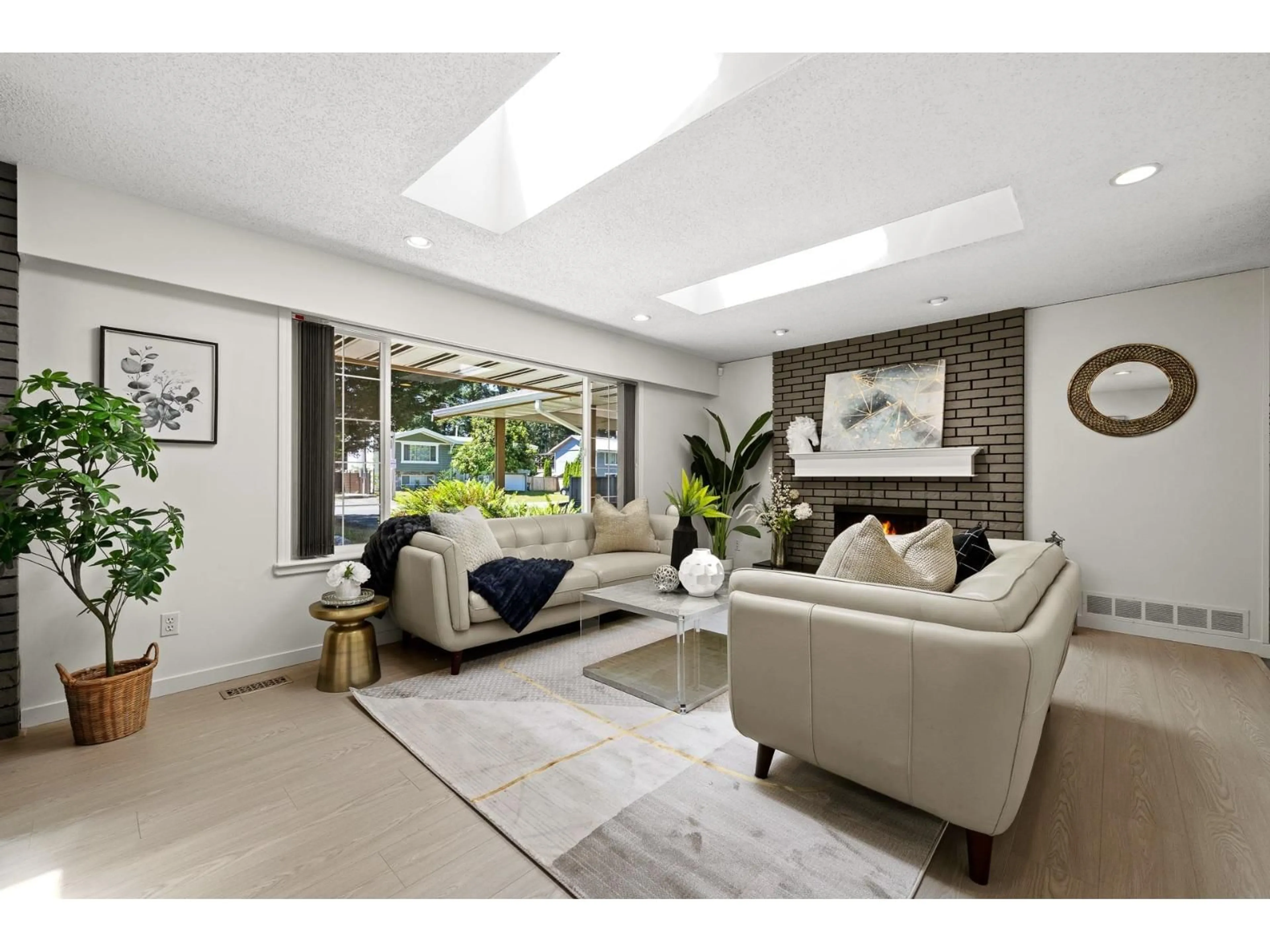 Living room with furniture, unknown for 4132 204B STREET, Langley British Columbia V3A1Z8