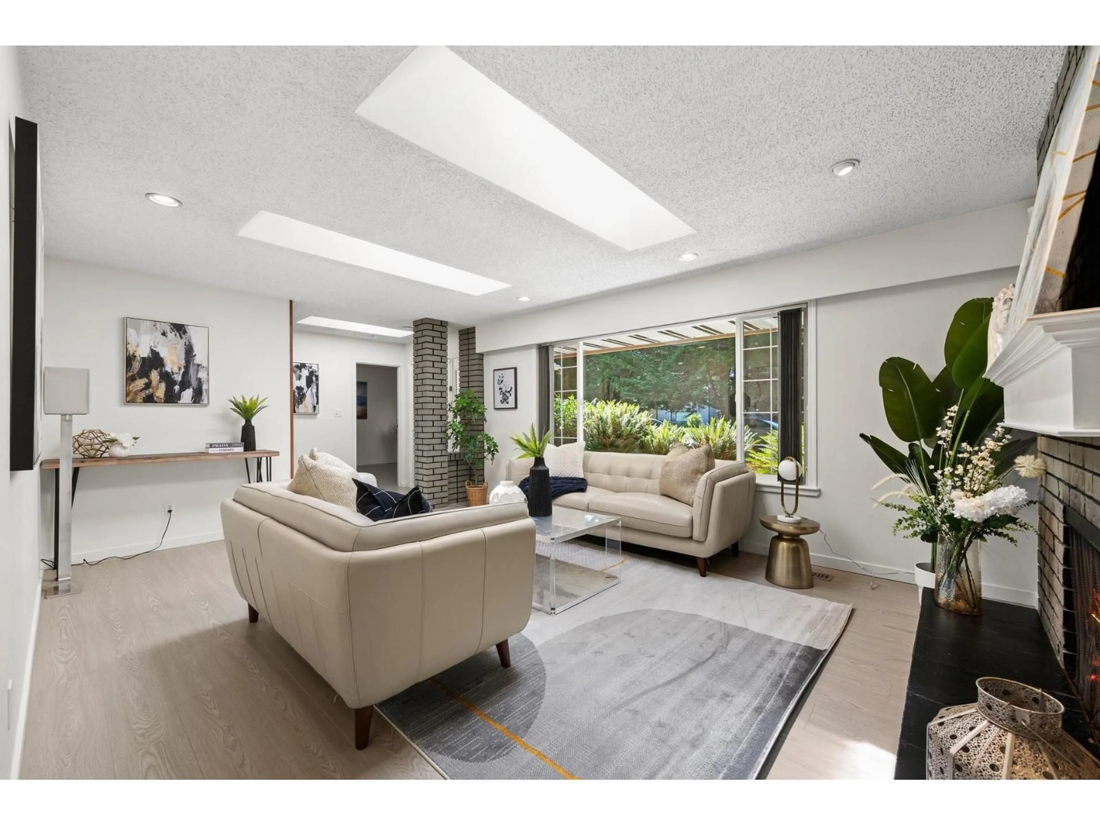 Living room with furniture, unknown for 4132 204B STREET, Langley British Columbia V3A1Z8