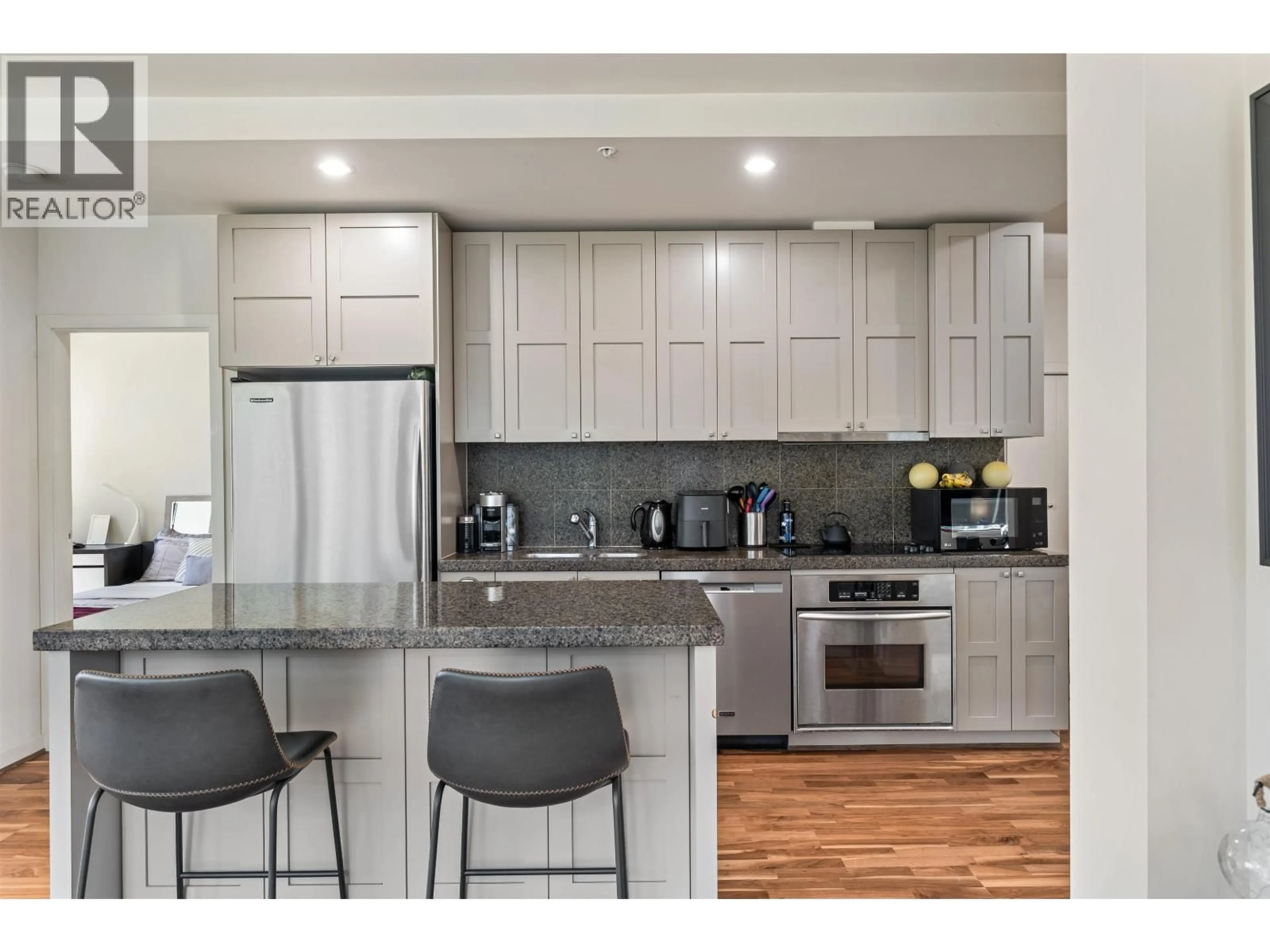 Open concept kitchen, ceramic/tile floor for 609 - 1333 GEORGIA STREET, Vancouver British Columbia V6E4V3